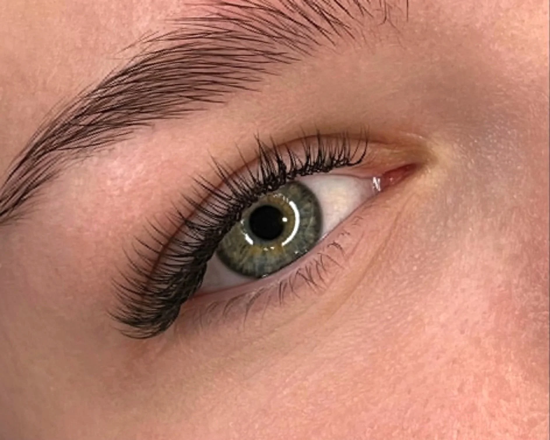 Online lash course student result showing a completed eyelash extension set
