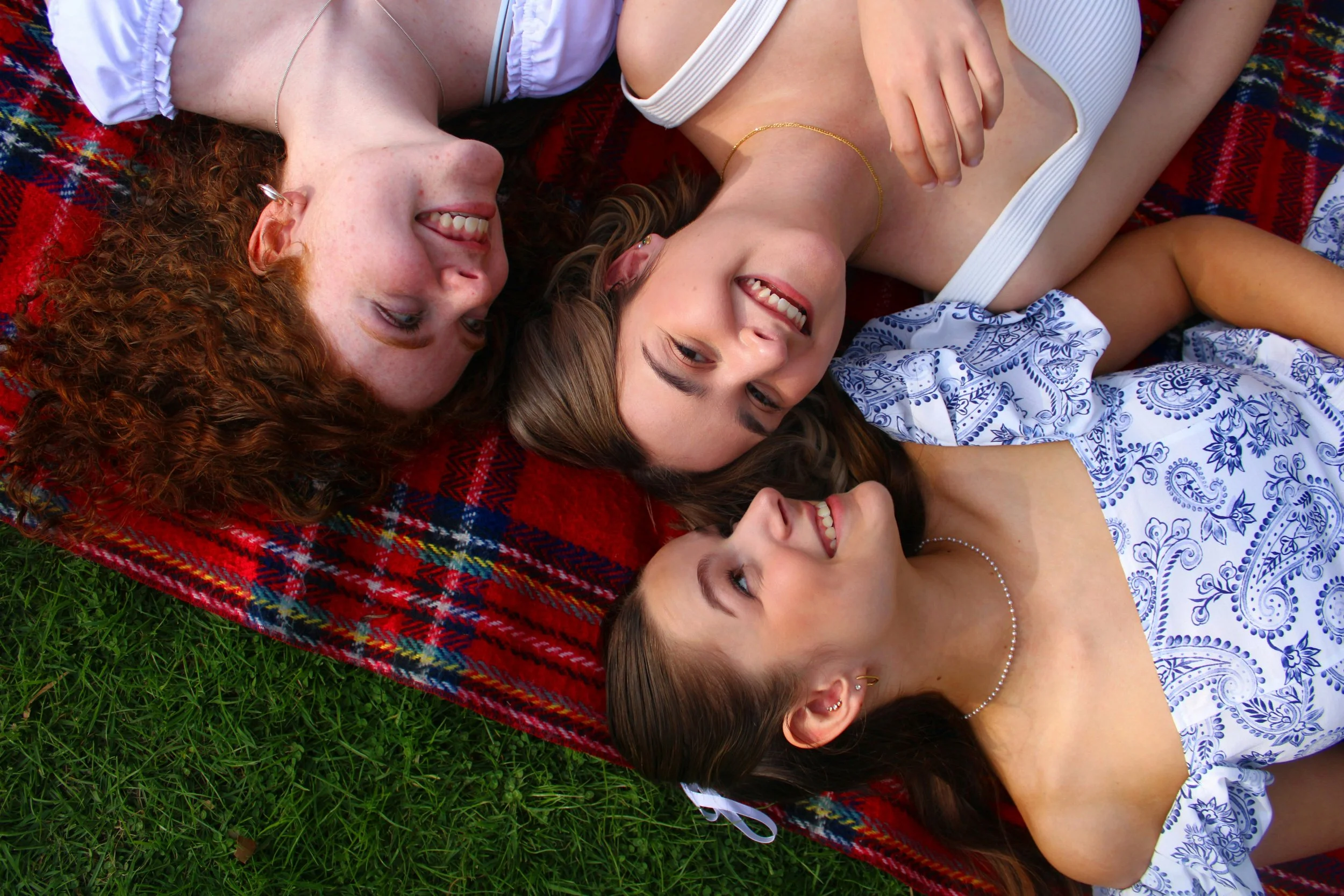 The impact of performing femininity on teenage girls’ wellbeing