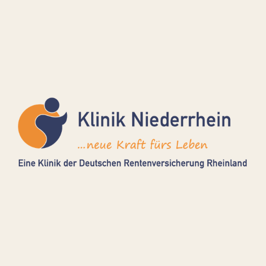 Logo der Klinik Niederrhein mit dem Slogan 'neue Kraft fürs Leben' und der Beschreibung 'Eine Klinik der Deutschen Rentenversicherung Rheinland'.