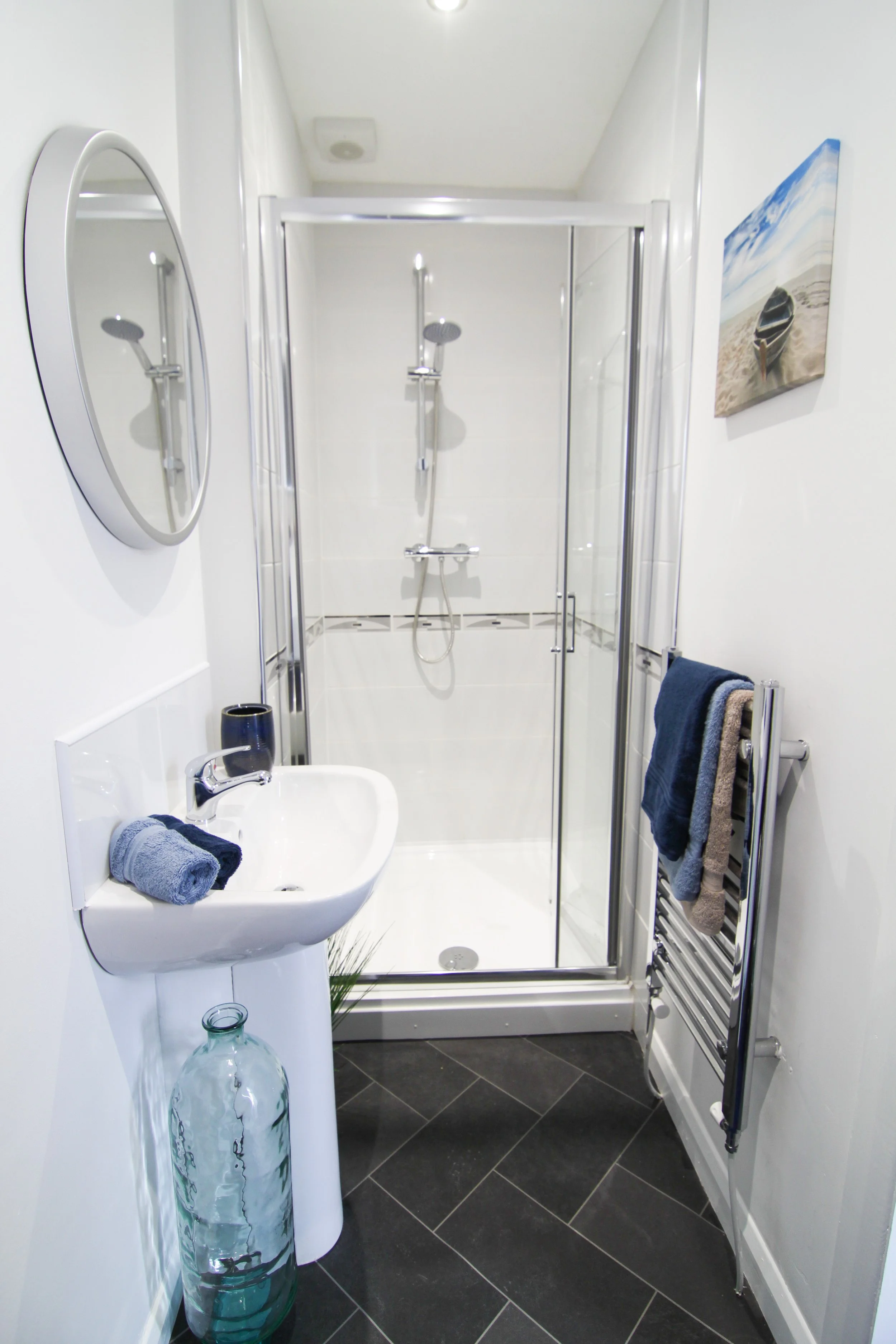 Keith St Bed2_ensuite.jpg