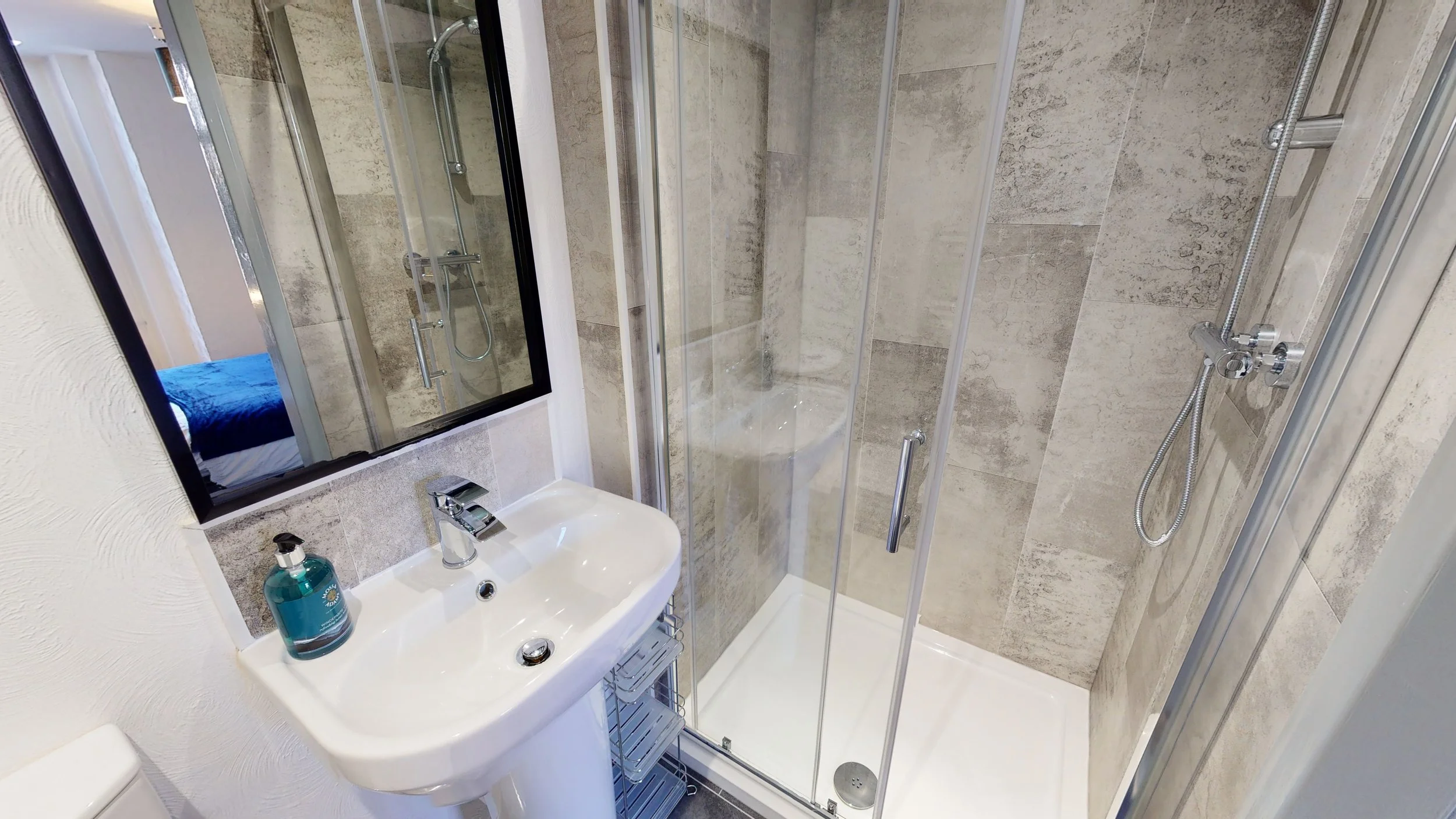 Copy of 85-Abbey-Road-bed2_ensuite.jpg