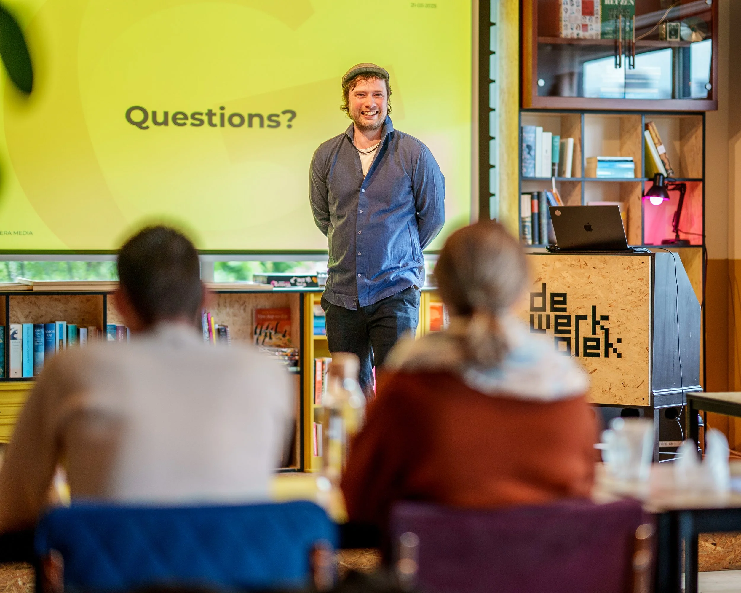 Teun van der lugt a.k.a. Tony geeft zijn cursus over Pricing Creativity met zijn bedrijf Golden Era Media.