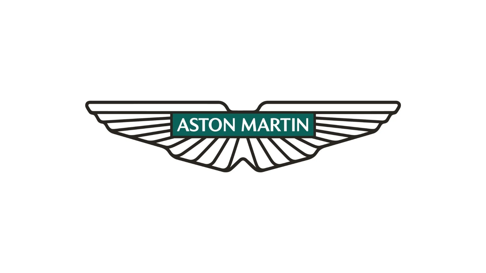 Das Logo von Aston Martin mit schwarzen Flügeln und einem grünen Kasten mit weißem Schriftzug 'ASTON MARTIN'