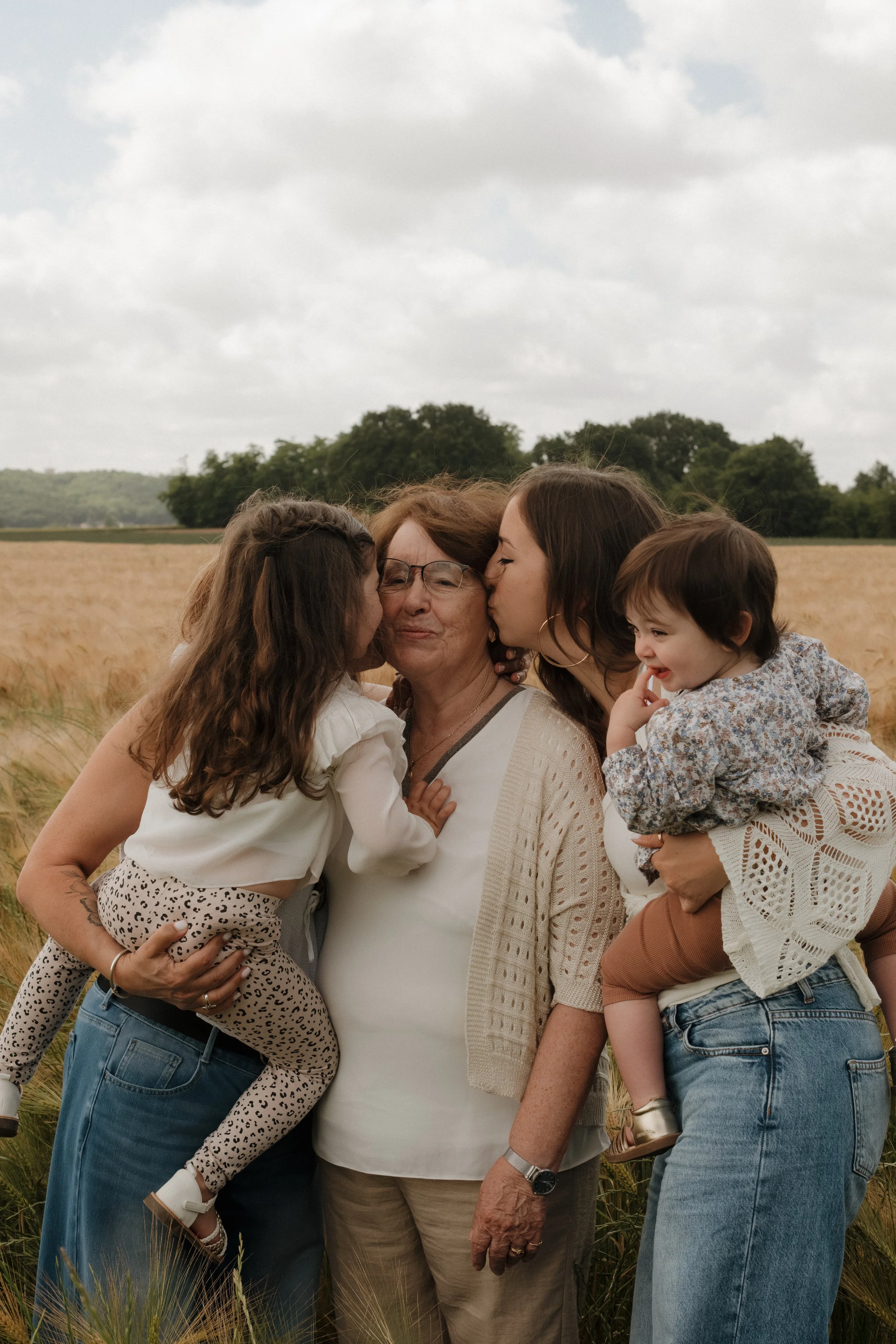 Une séance photo à 4 générations pour la fête des Mères