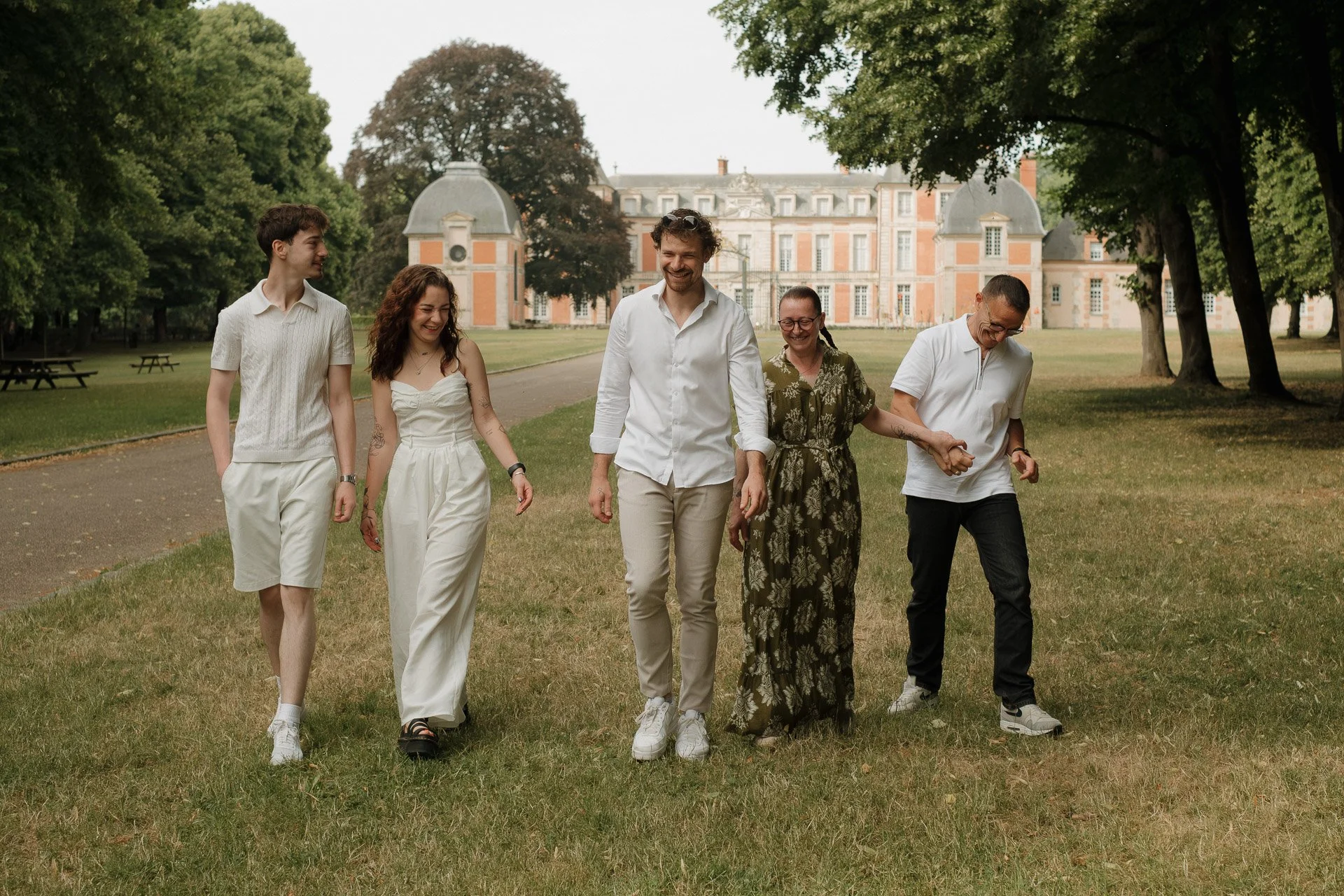 Séance photo famille en extérieur en Essonne à Chamarande