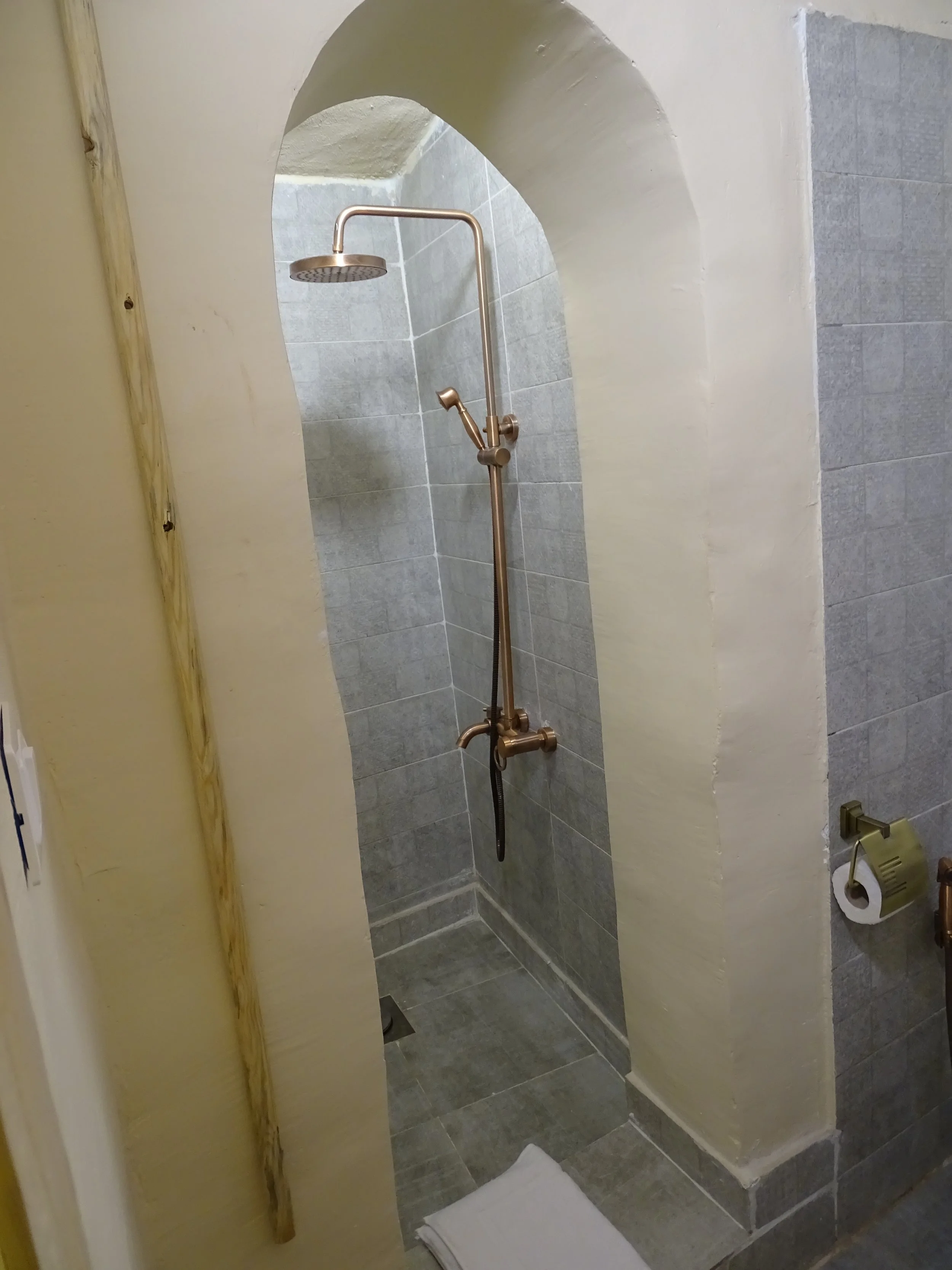 11. Ensuite Bathroom 2.JPG
