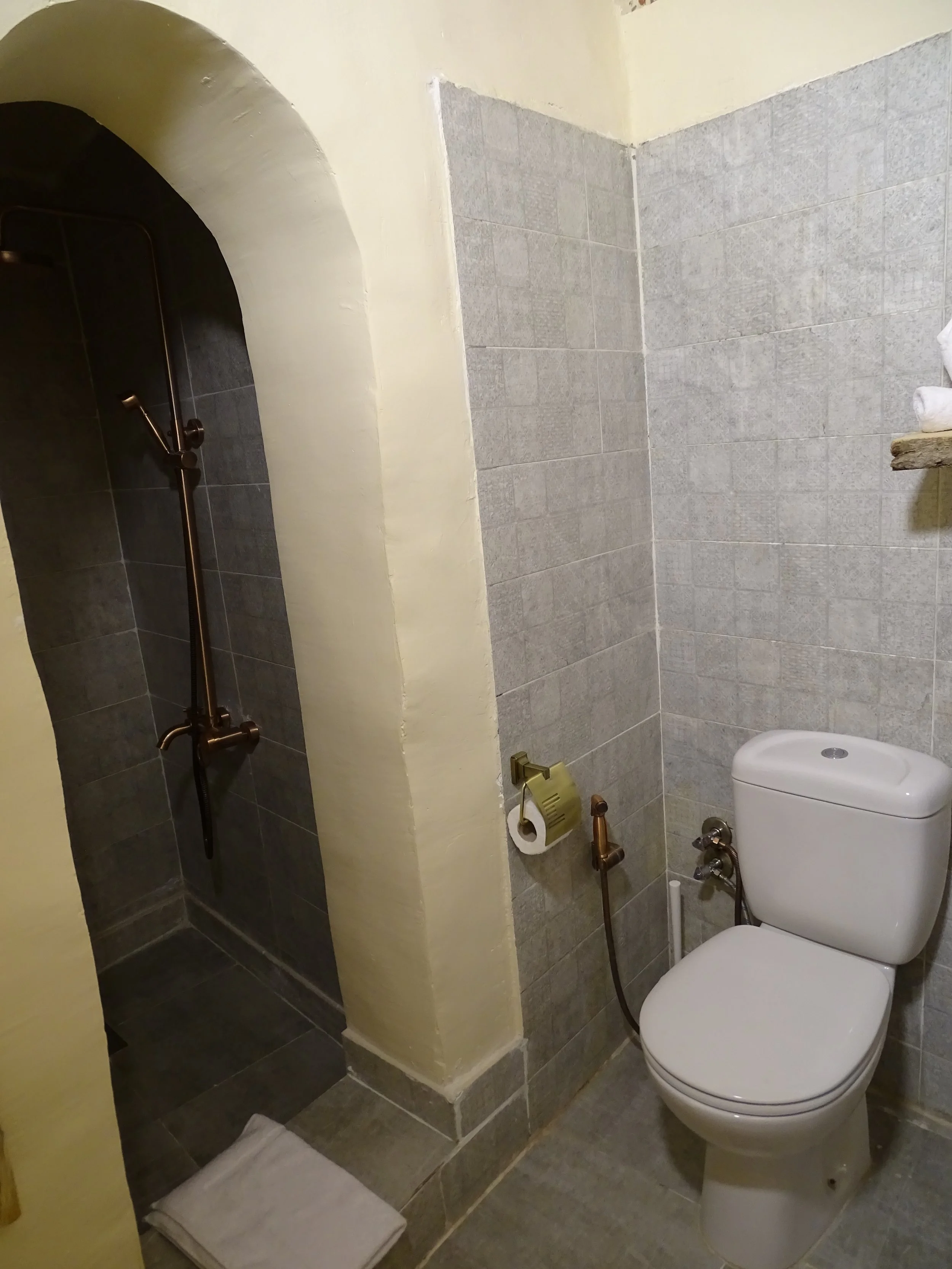 5. Ensuite Bathroom 1.JPG