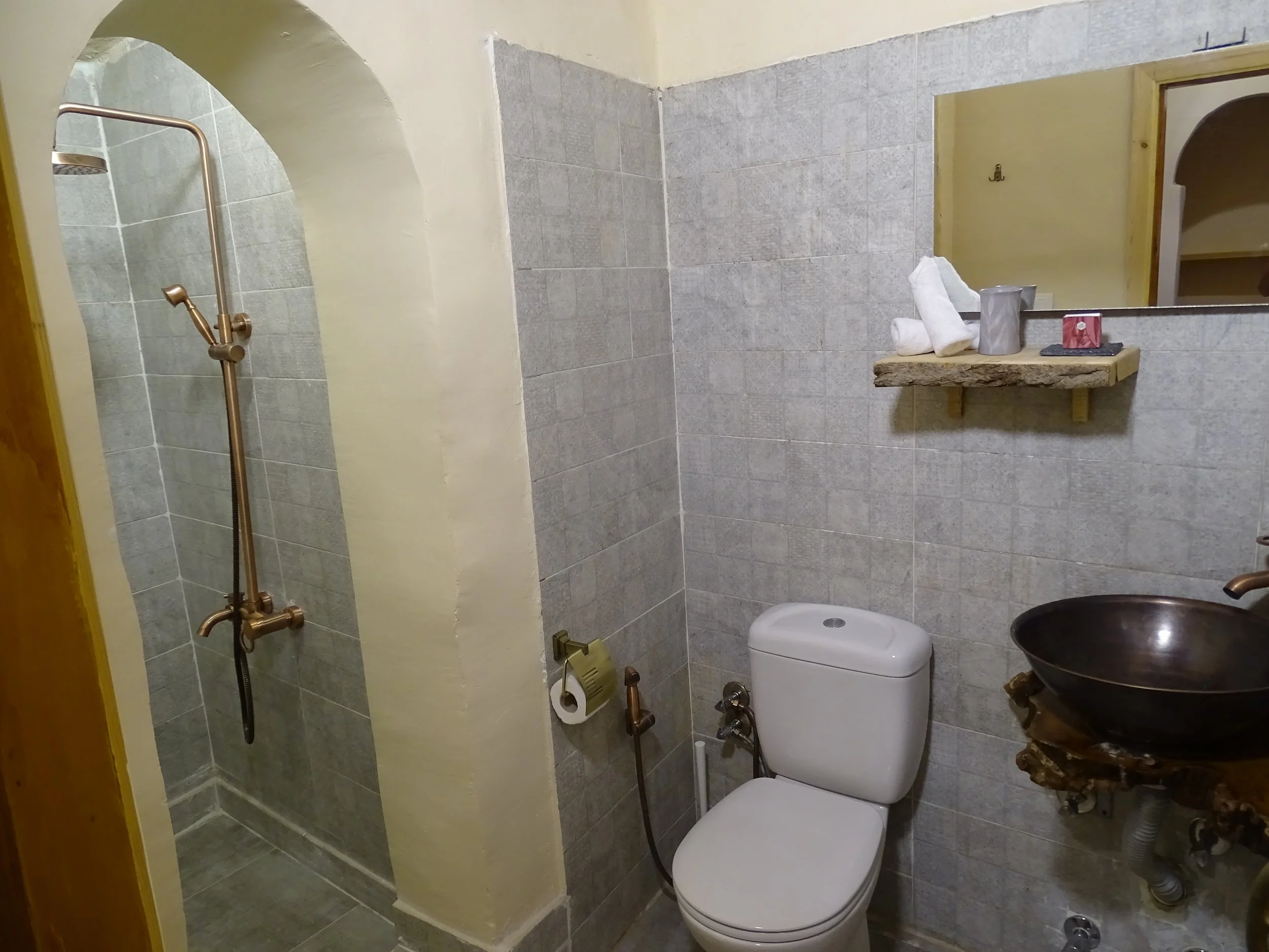 10. Ensuite Bathroom 3.JPG