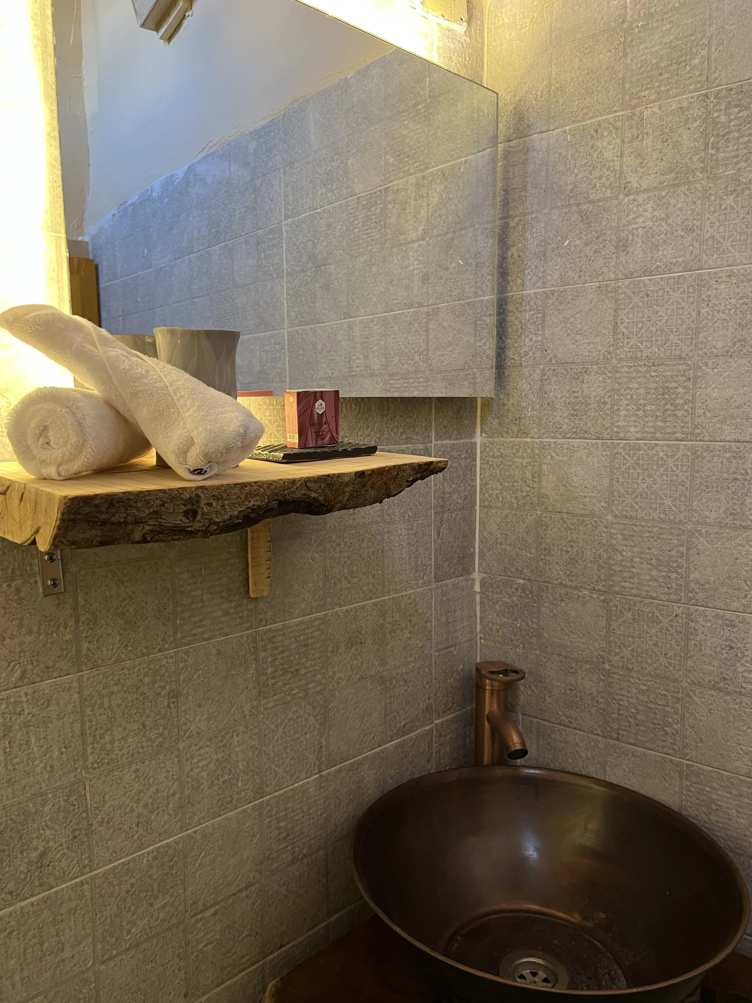 4.Ensuite Bathroom 5.jpg