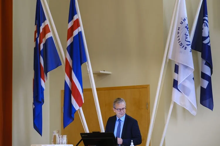 Framtíð nýsköpunar: Ávinningur af samstarfi vísinda og iðnaðar í heilbrigðisvísindum