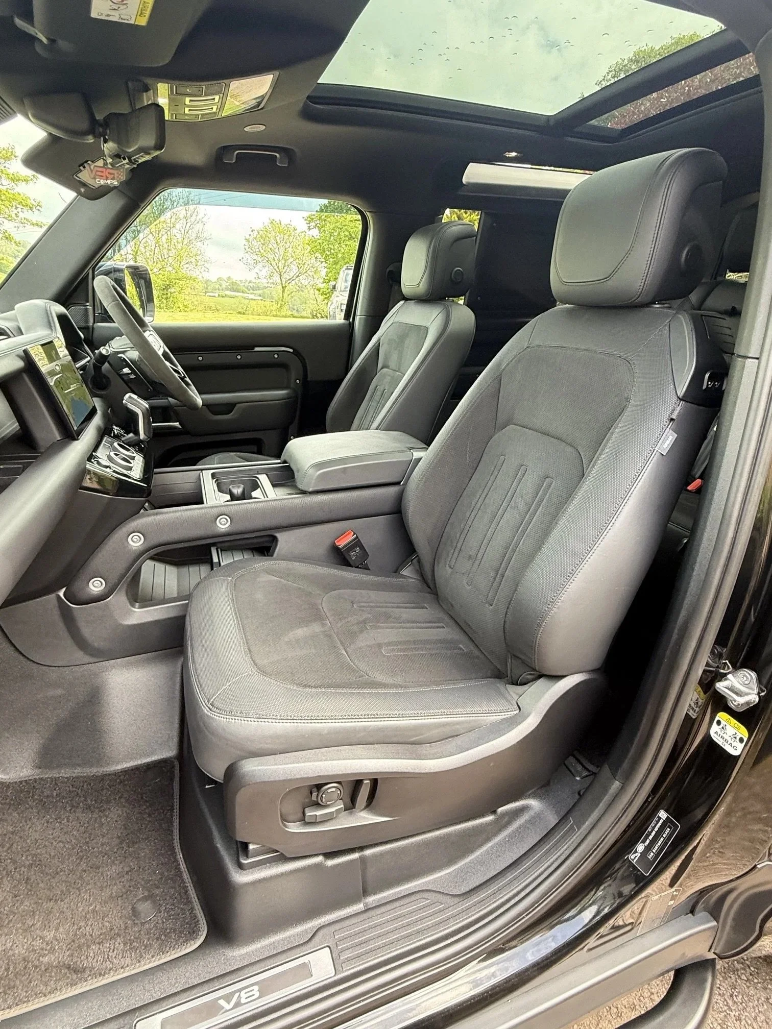 black-land-rover-defender-19.jpg