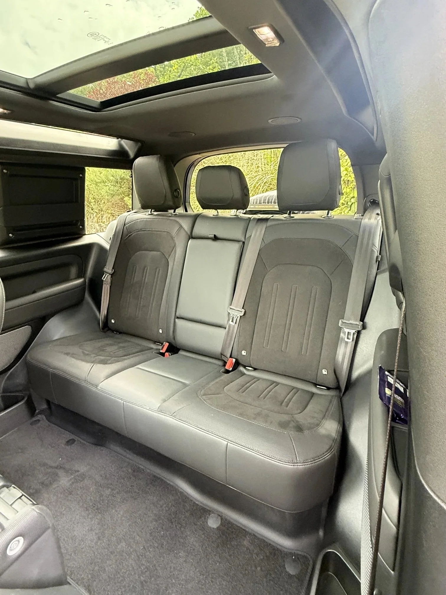 black-land-rover-defender-20.jpg