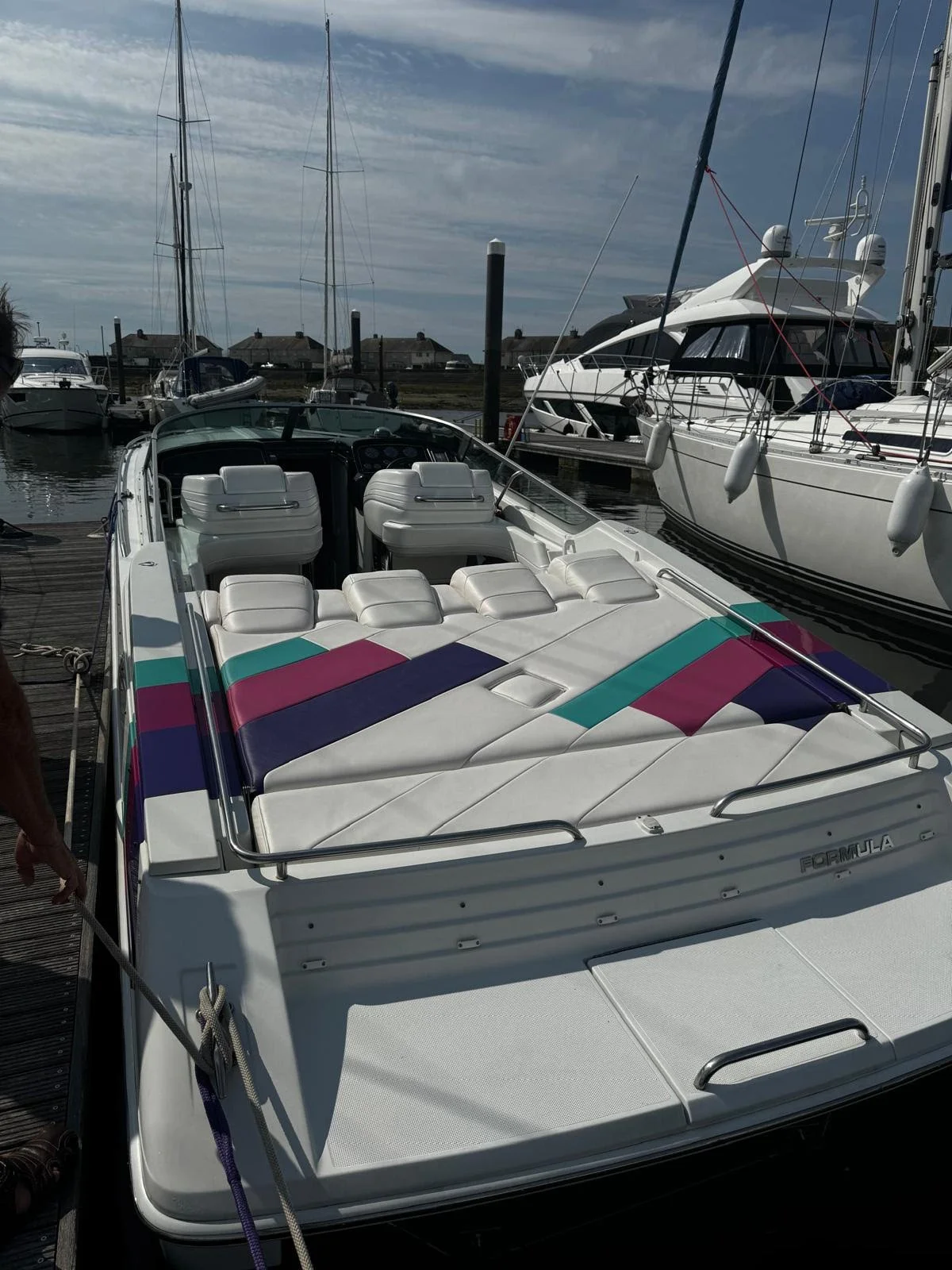 Formula 382-SR-1 sports cruiser-4.jpg