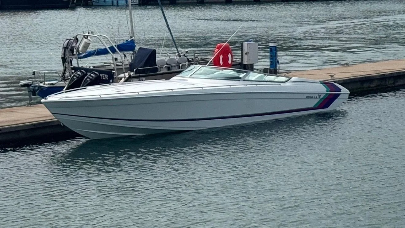 Formula 382-SR-1 sports cruiser-1.jpg