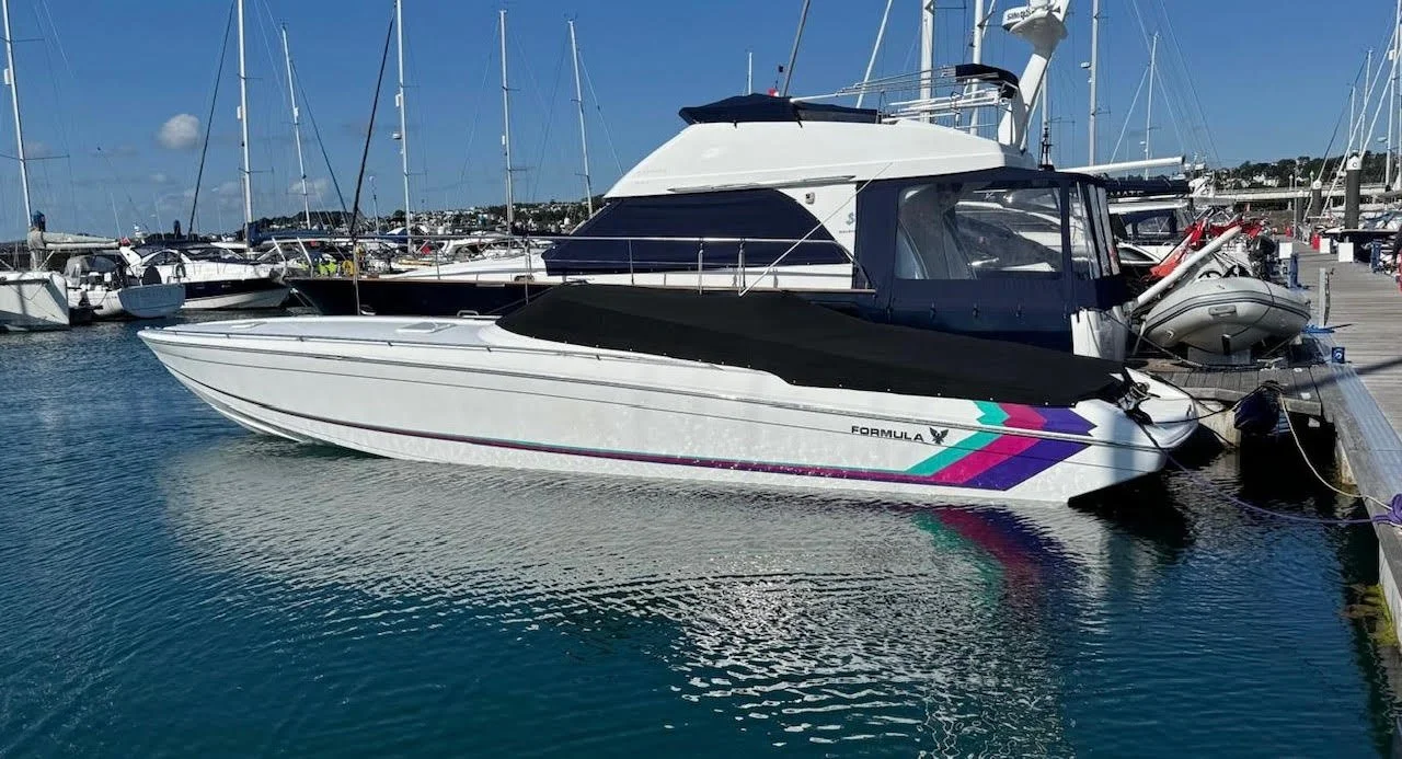 Formula 382-SR-1 sports cruiser-5.jpg