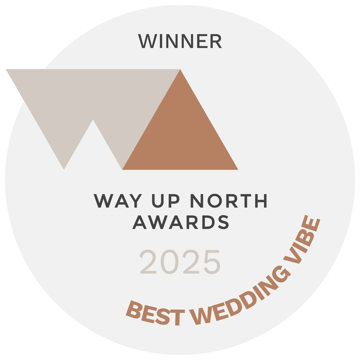 B2 Photography Jakob Hallaert  - award "'WINNER', 'WAY UP NORTH AWARDS', 2025 en 'BEST WEDDING VIBE'.