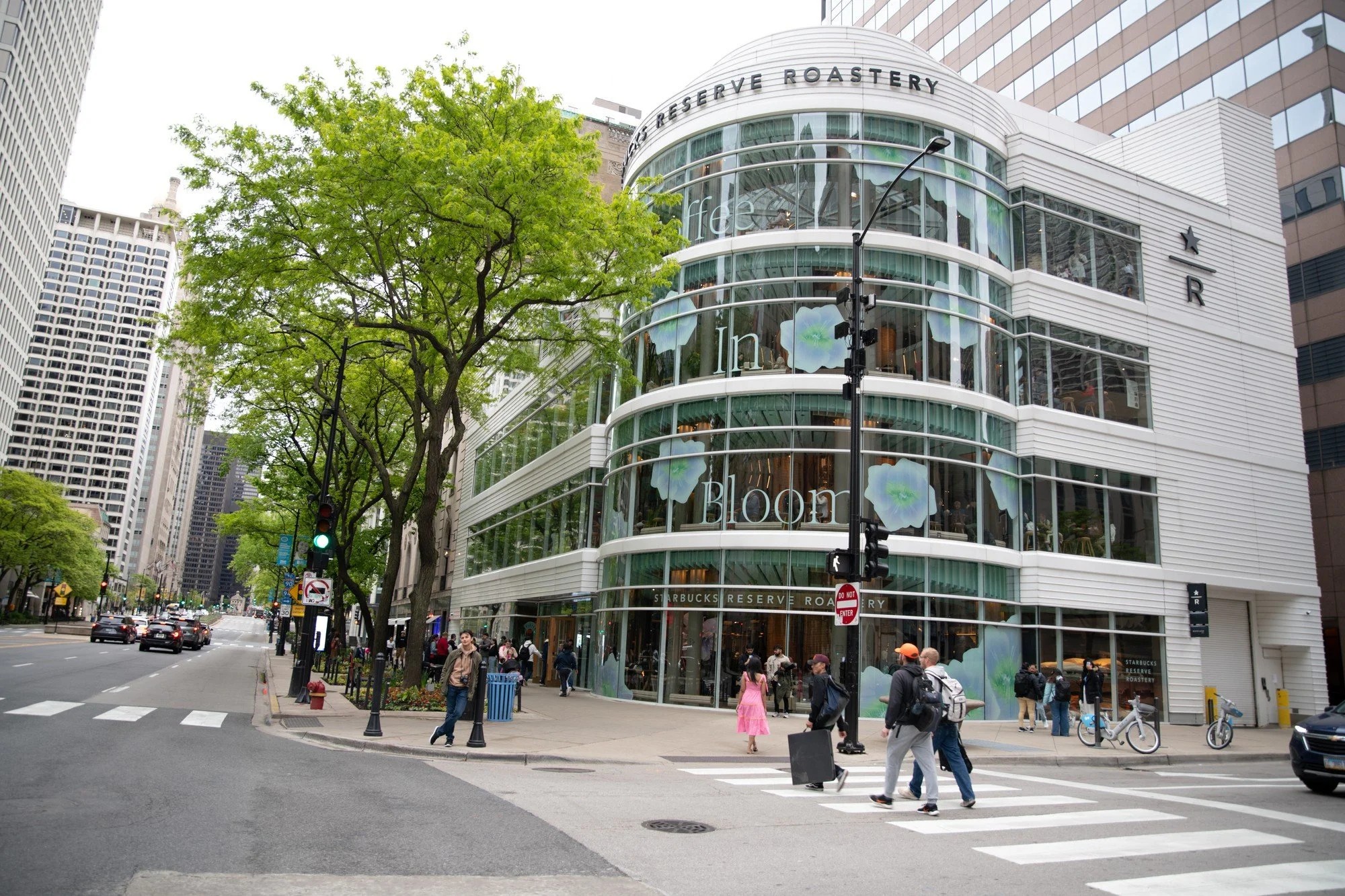 The world’s largest Starbucks (Article)