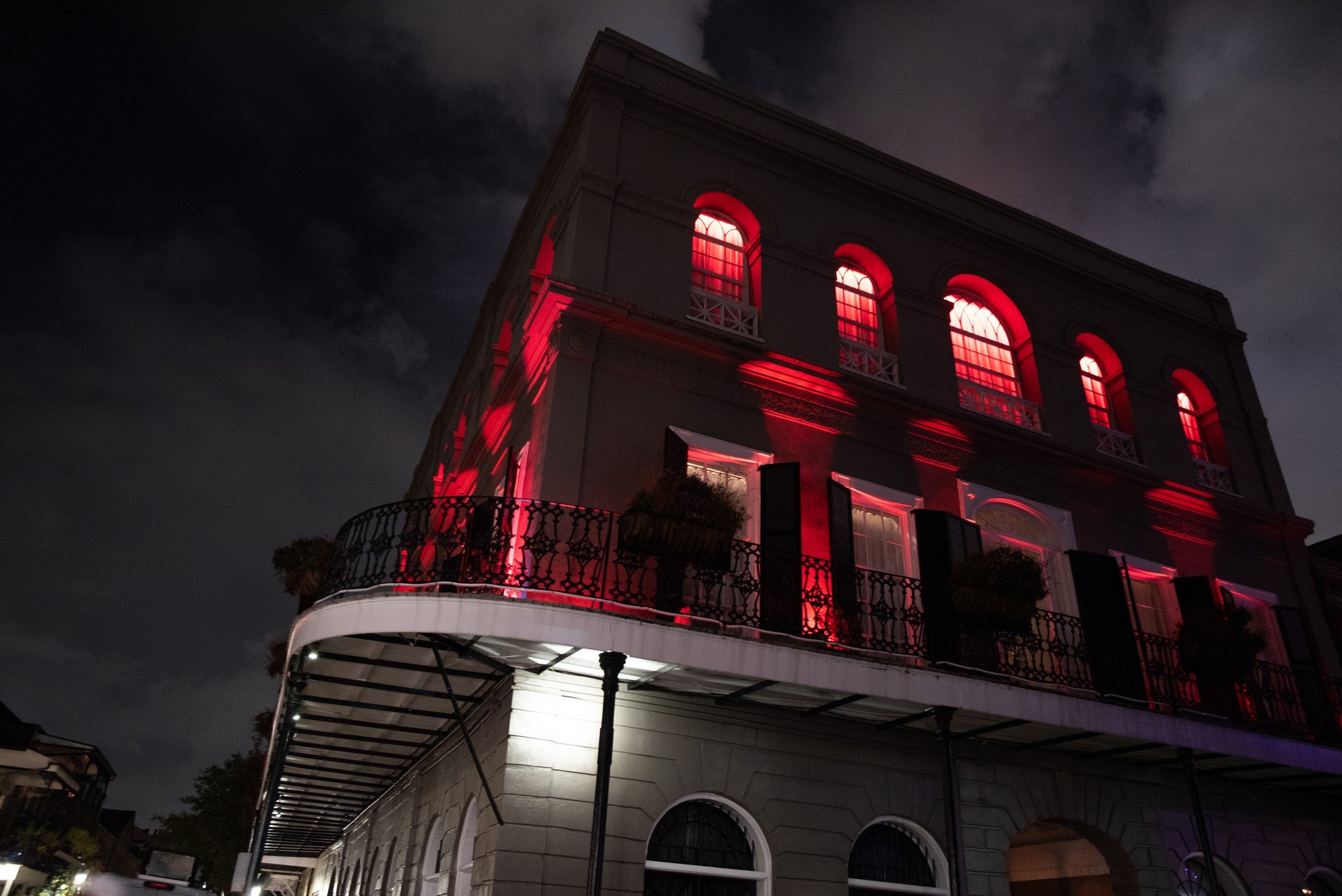 No-so happy haunts come alive on Halloween night in New Orleans (Article)