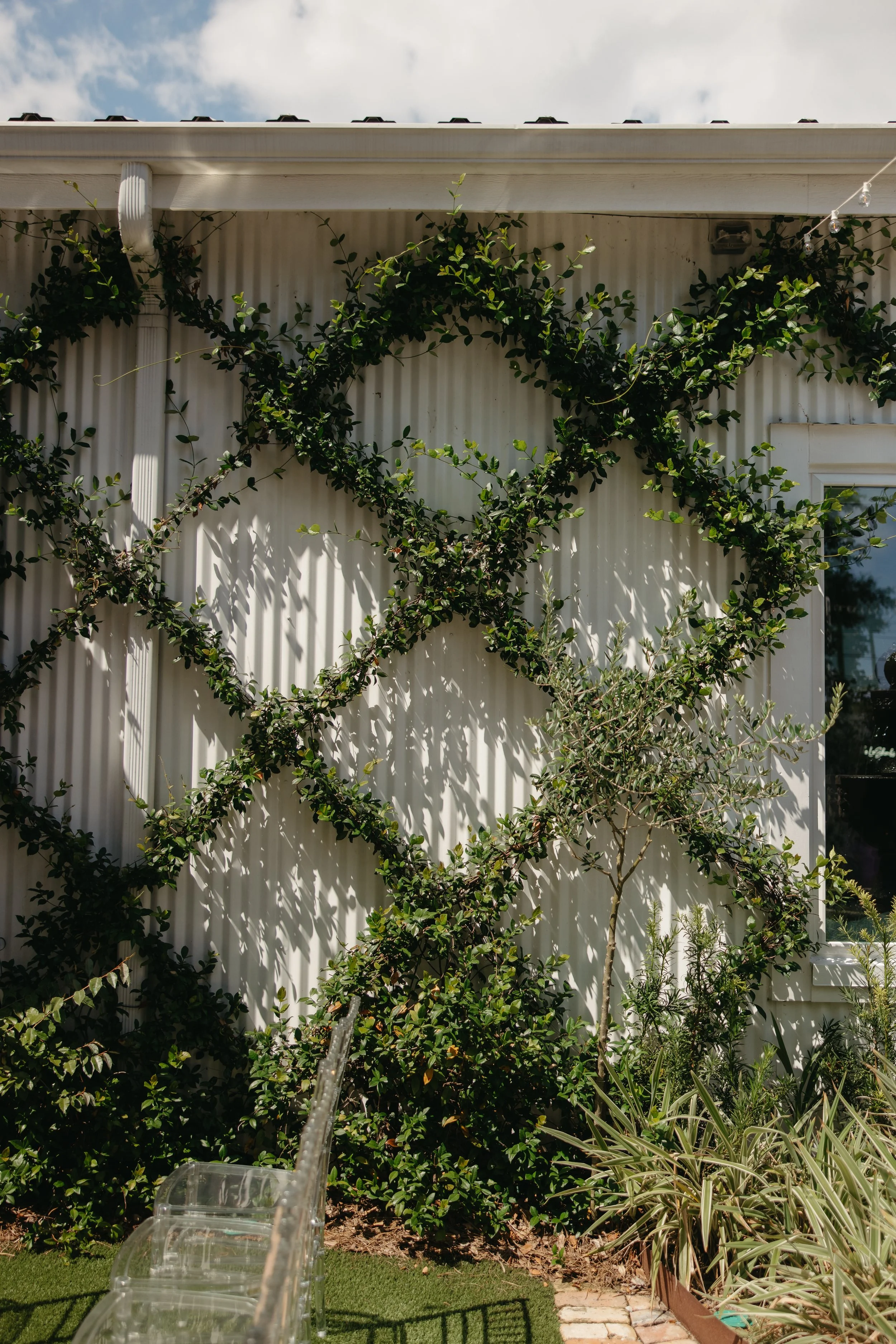 Vines arranged in a diamond shape pattern on the exterior wall of a Pensacola Wedding Venue.