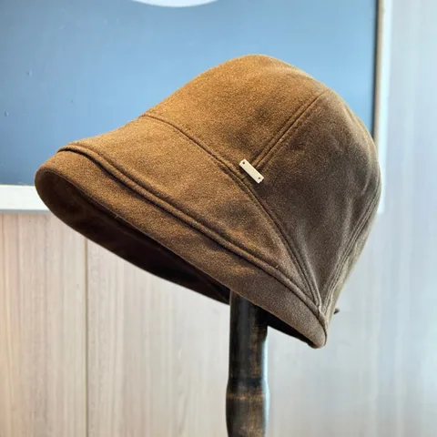 winter cap brown.png