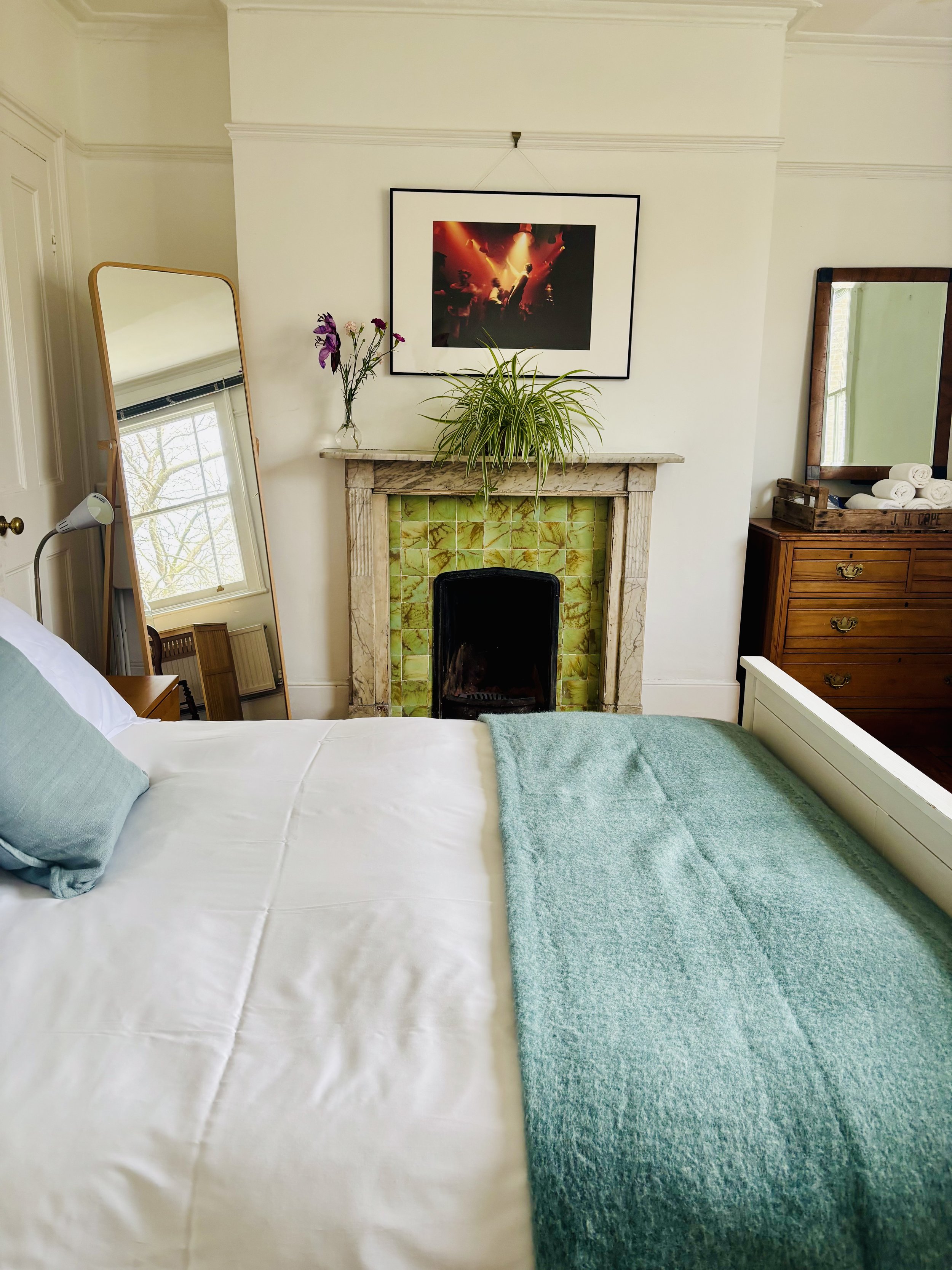 Guest room with original fireplace at Central Victorian House, Camden Town
