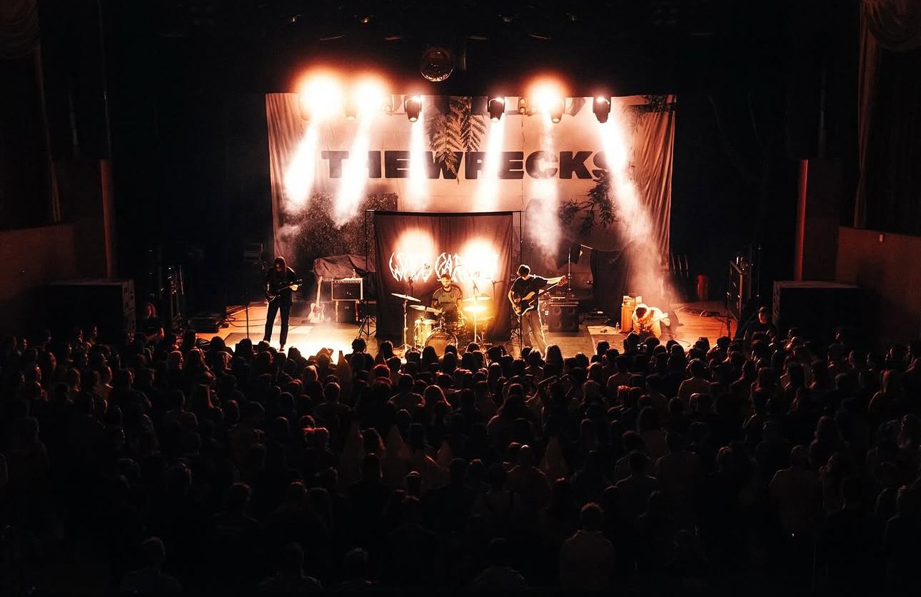 crowd 3.jpg