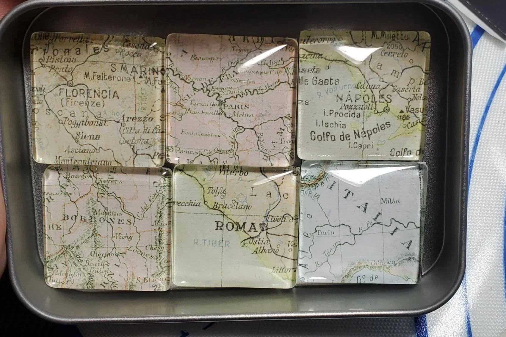 🗺️ Vintage Travel Map Glass Magnet Set