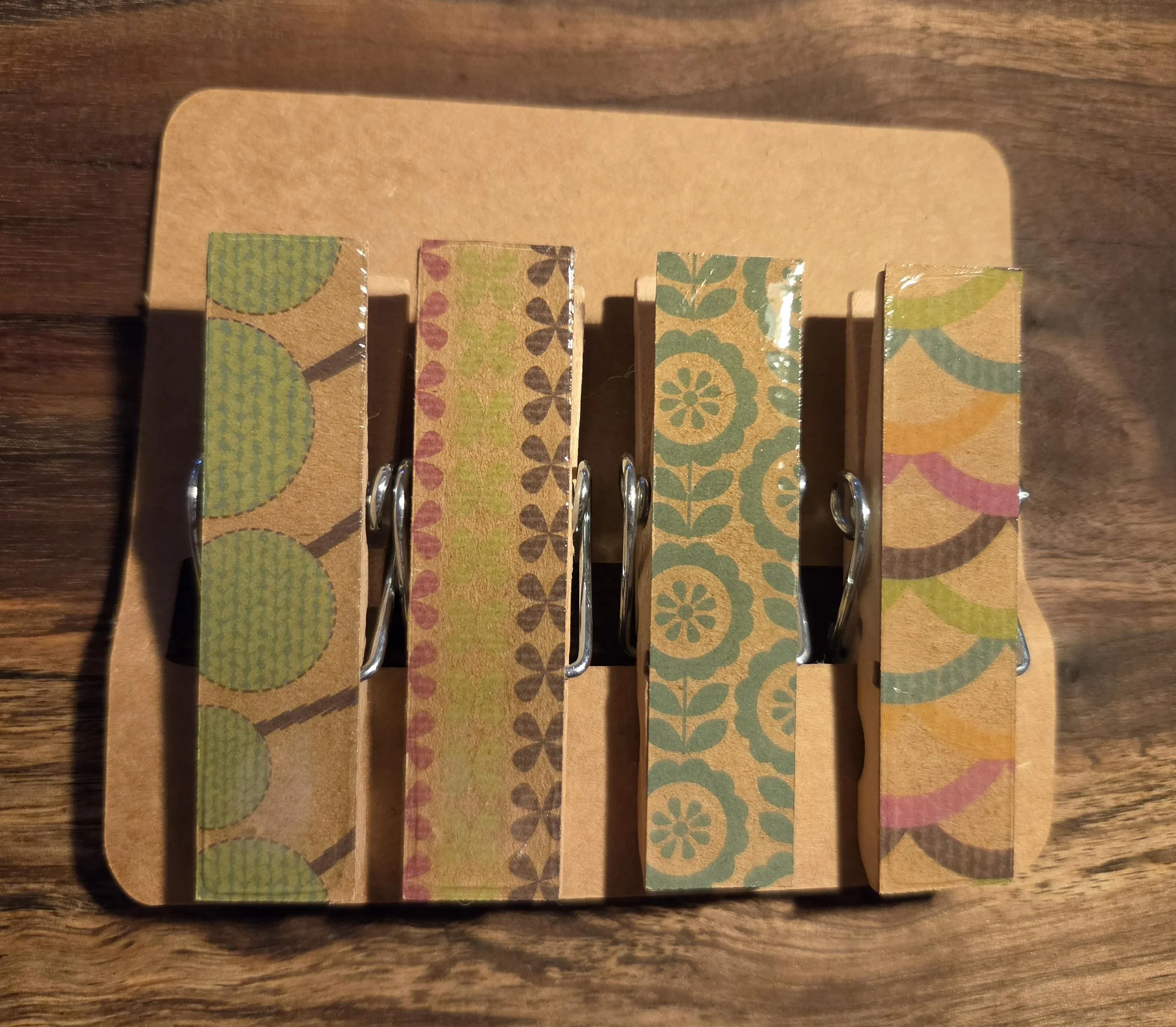 🌿Retro Doodle Magnetic Clothespins