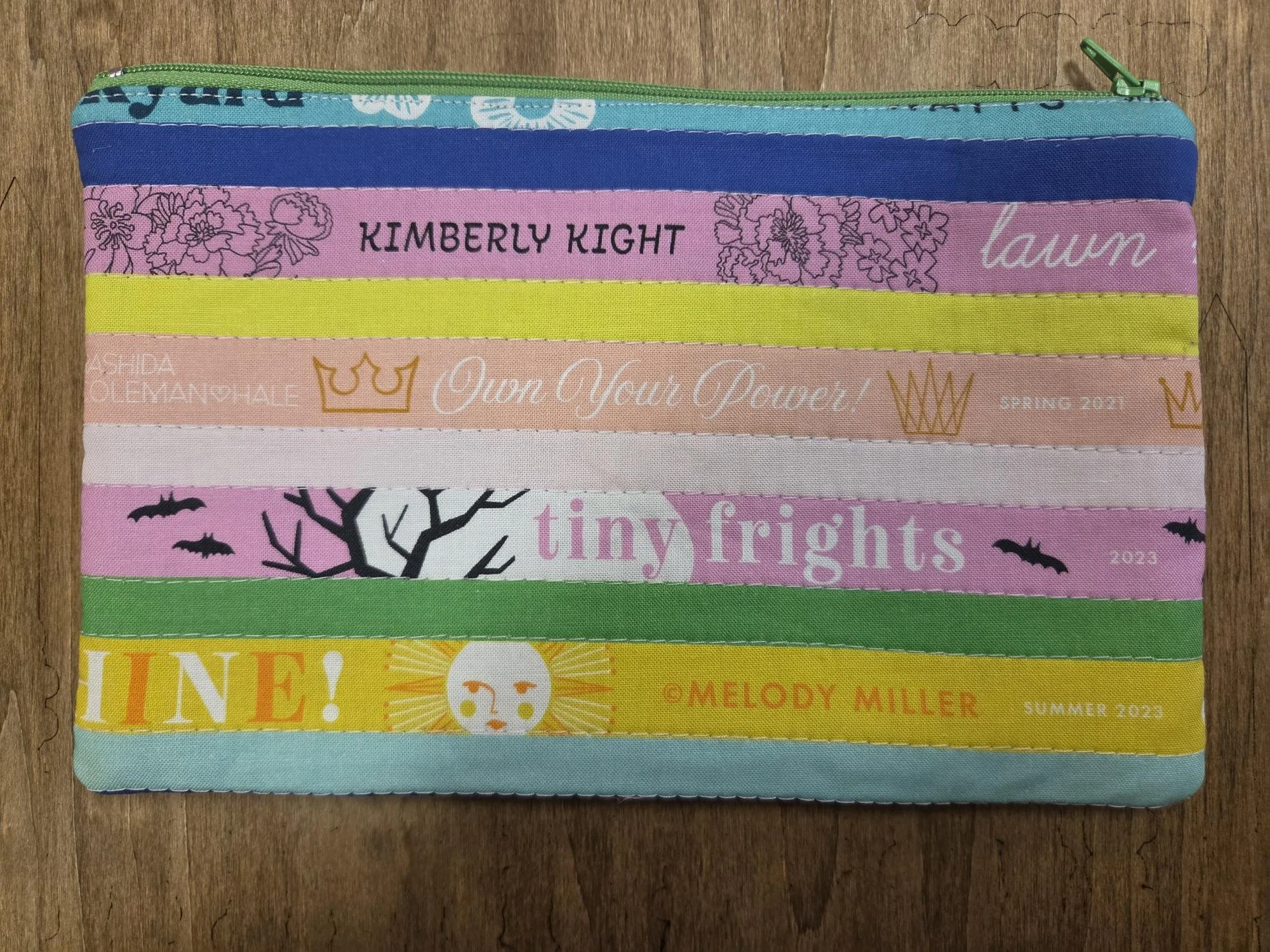 📚 Between the Covers Zipper Pouch