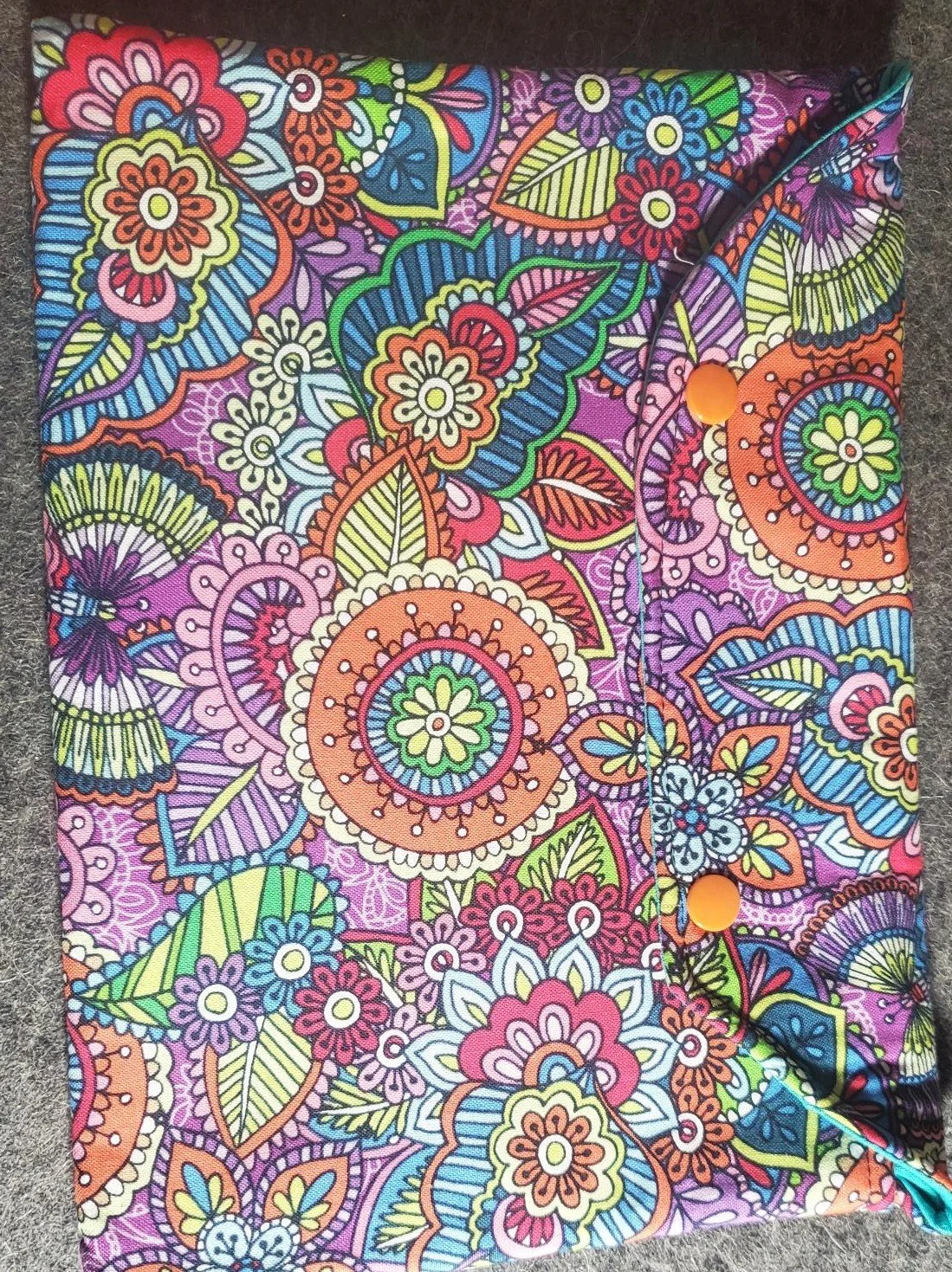 Medium Book Sleeve - Hippie