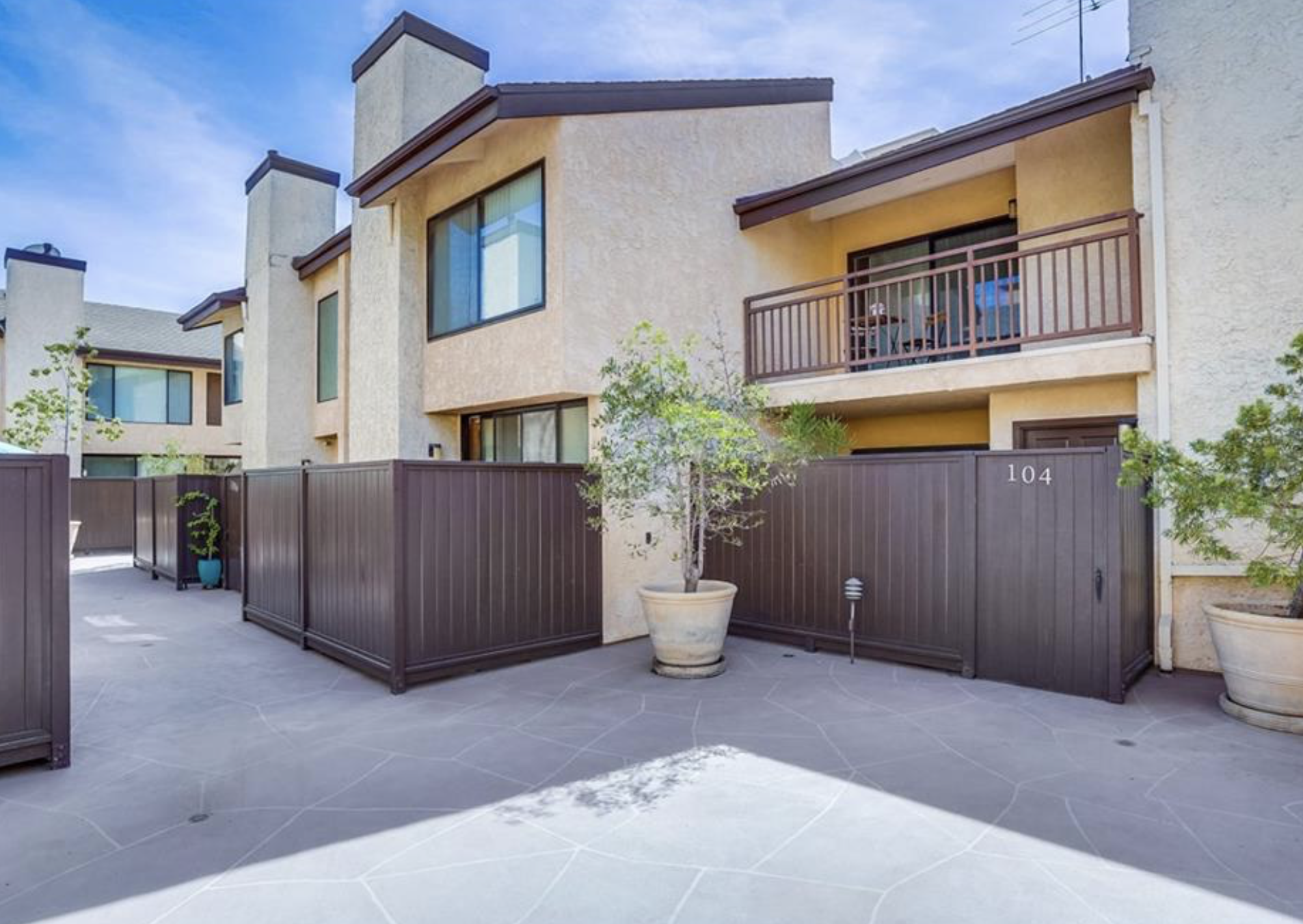 11574 Iowa Avenue #104 Los Angeles, CA 90025