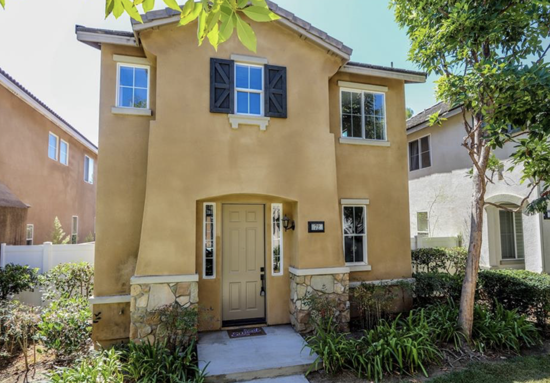 72 Royal Victoria Irvine, CA 92606