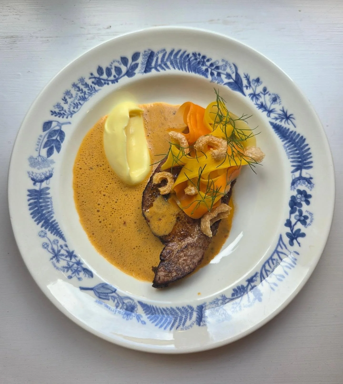 God lunch p&aring; er! 
Idag k&ouml;r vi det h&auml;r och ja vi har &ouml;ppet om 1 minut😘

Fl&auml;skbog, saffran, morot
Eller 
Aubergine, chili, svart kardemumma

Ses snart
