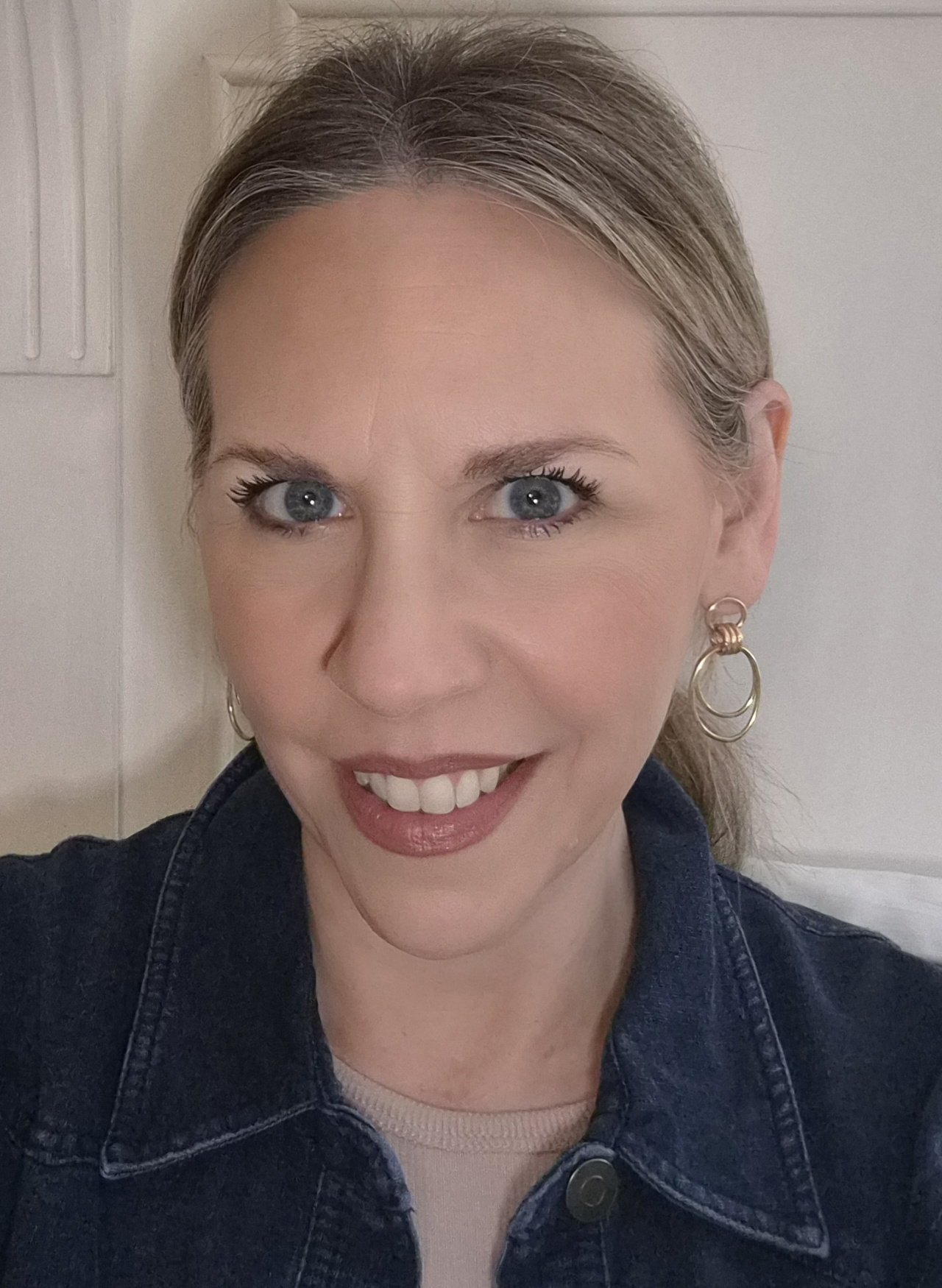 About Brandi Hammock and her journey into the world of color analysis, jewelry, and design.