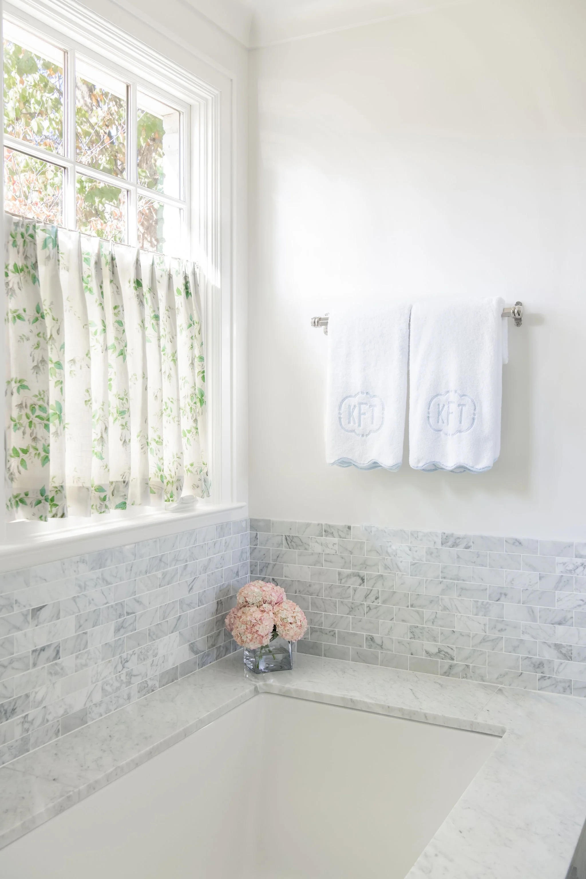 Luxury residential interior design by Kate Figler Interiors in Nashville featuring timeless and layered interiors.