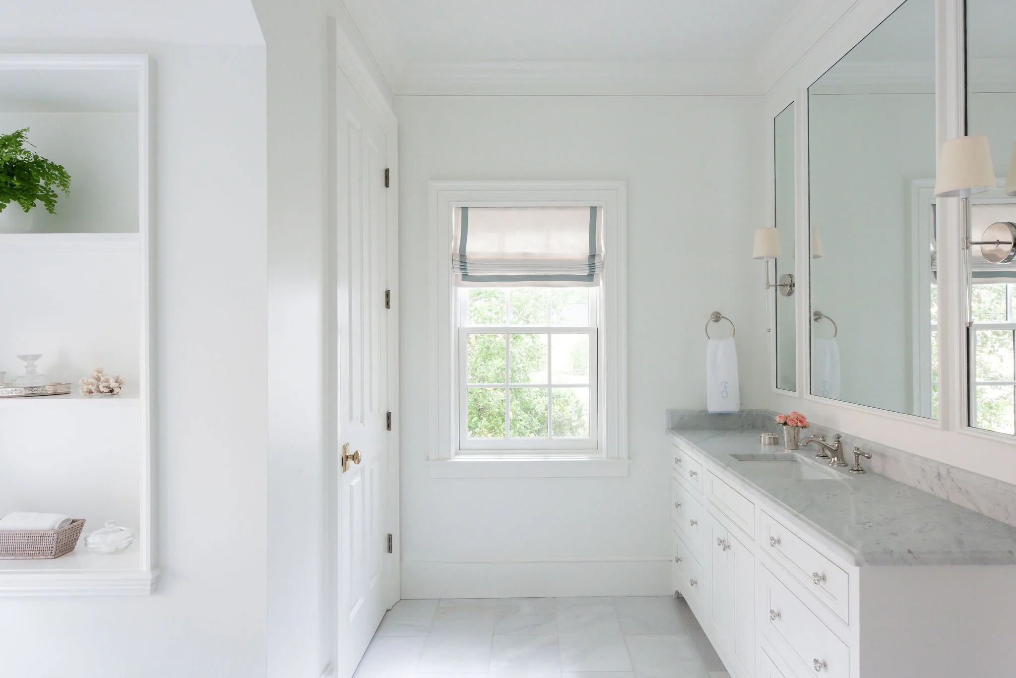 Luxury residential interior design by Kate Figler Interiors in Nashville featuring timeless and layered interiors.