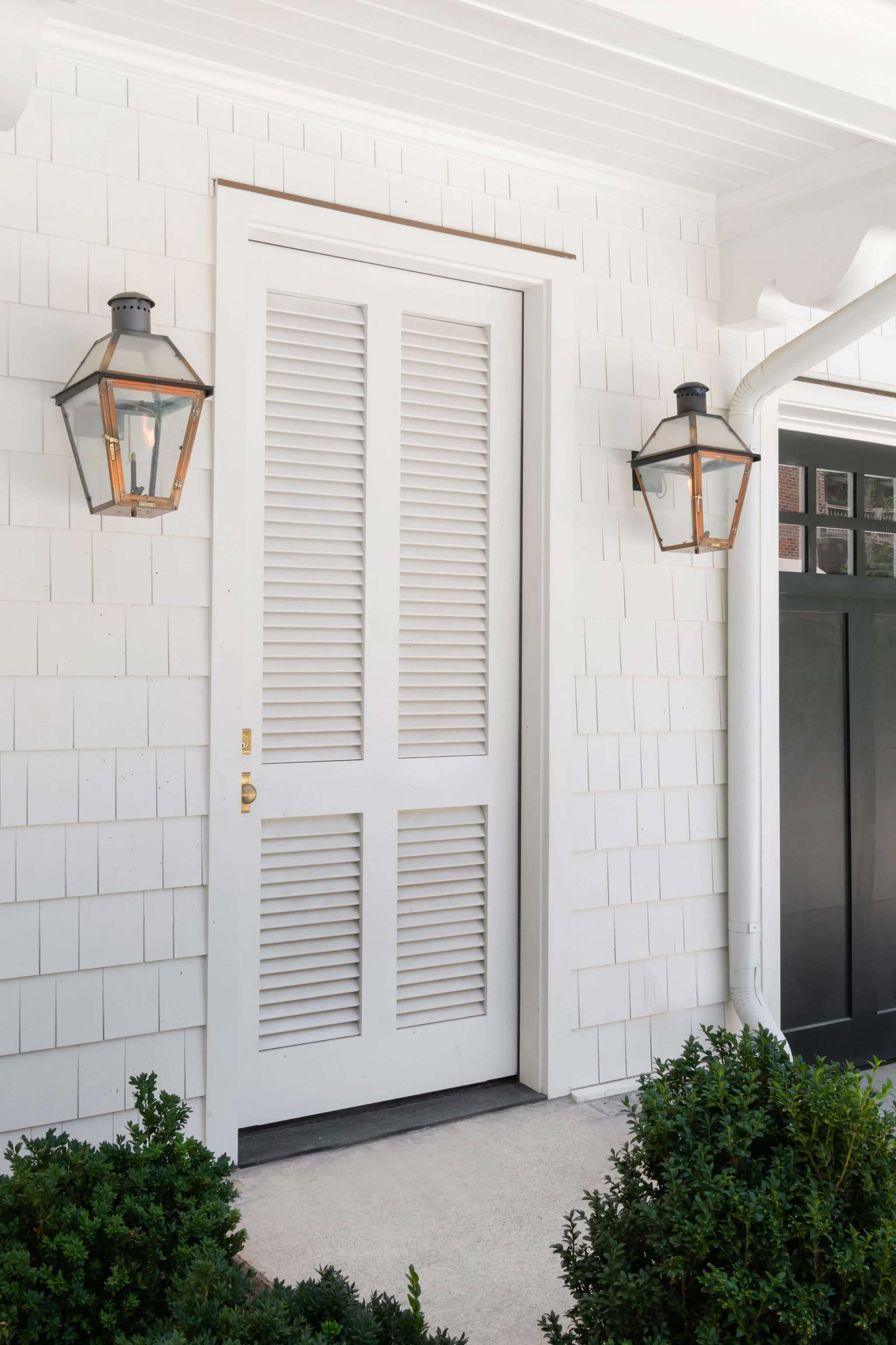 Luxury residential interior design by Kate Figler Interiors in Nashville featuring timeless and layered interiors.
