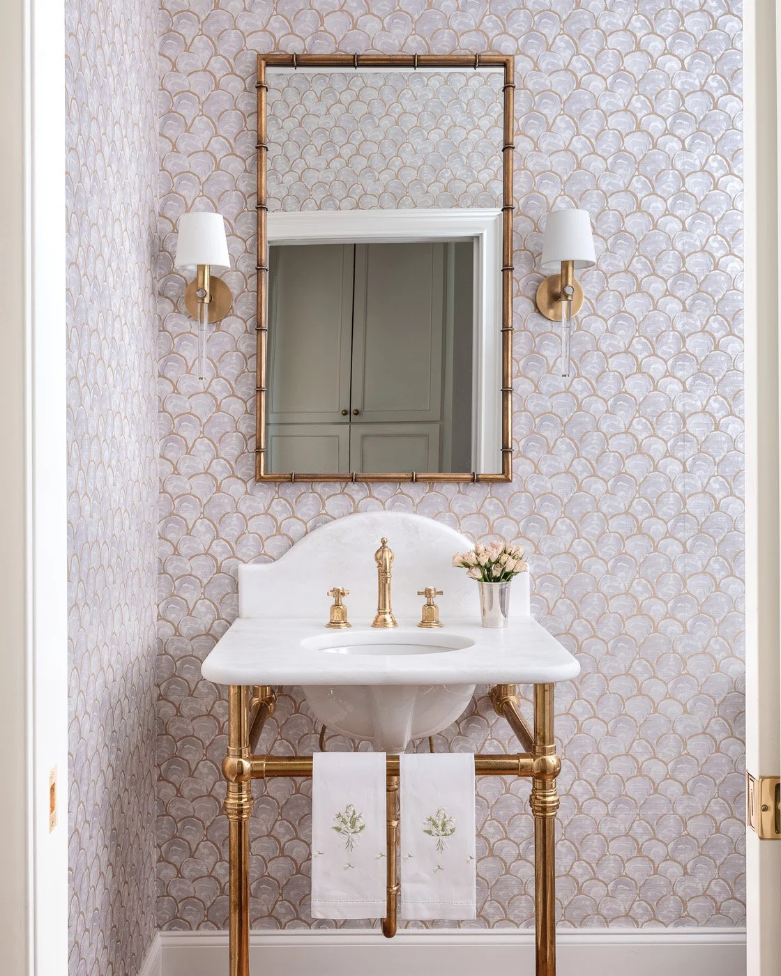 Luxury residential interior design by Kate Figler Interiors in Nashville featuring timeless and layered interiors.
