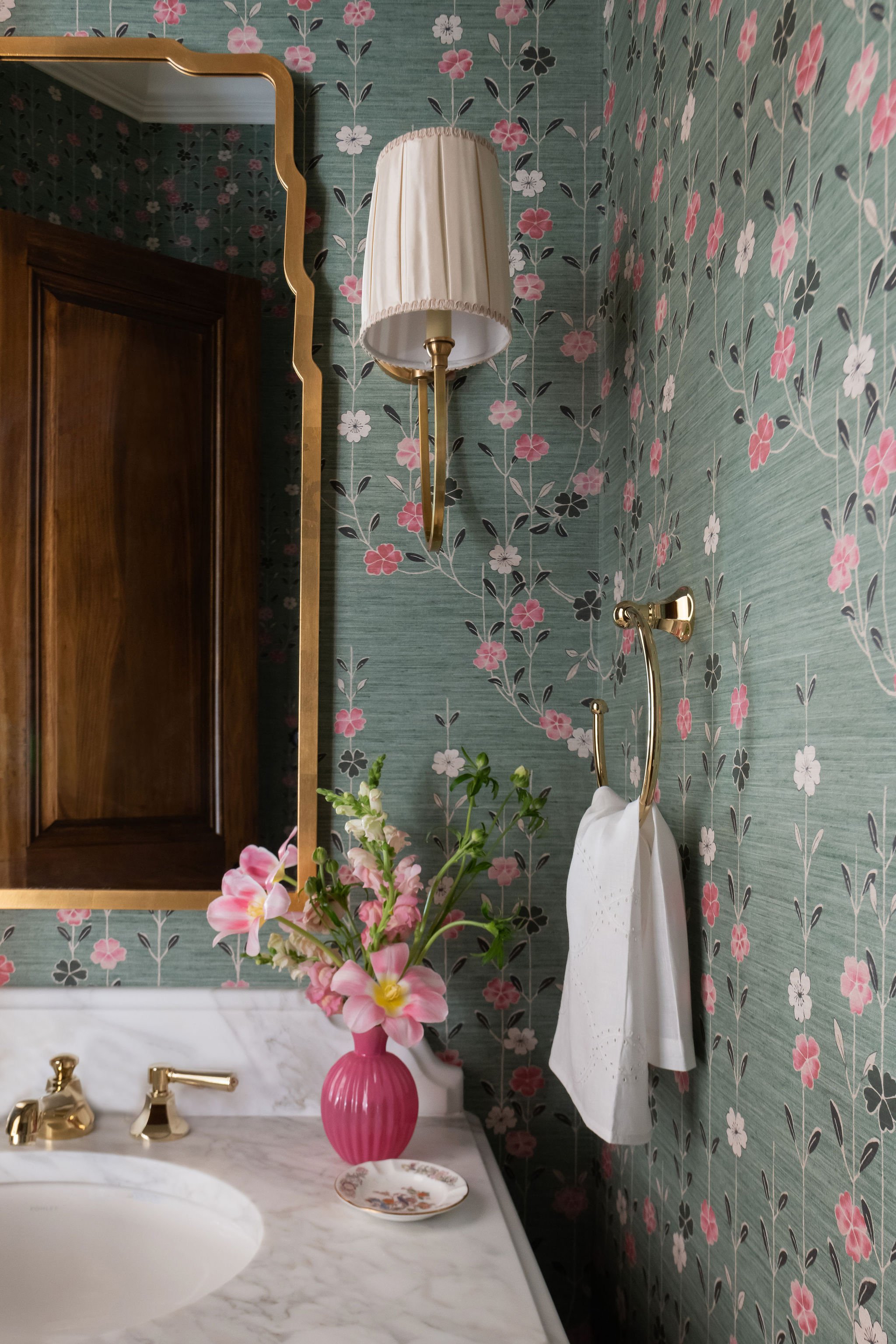 Luxury residential interior design by Kate Figler Interiors in Nashville featuring timeless and layered interiors.