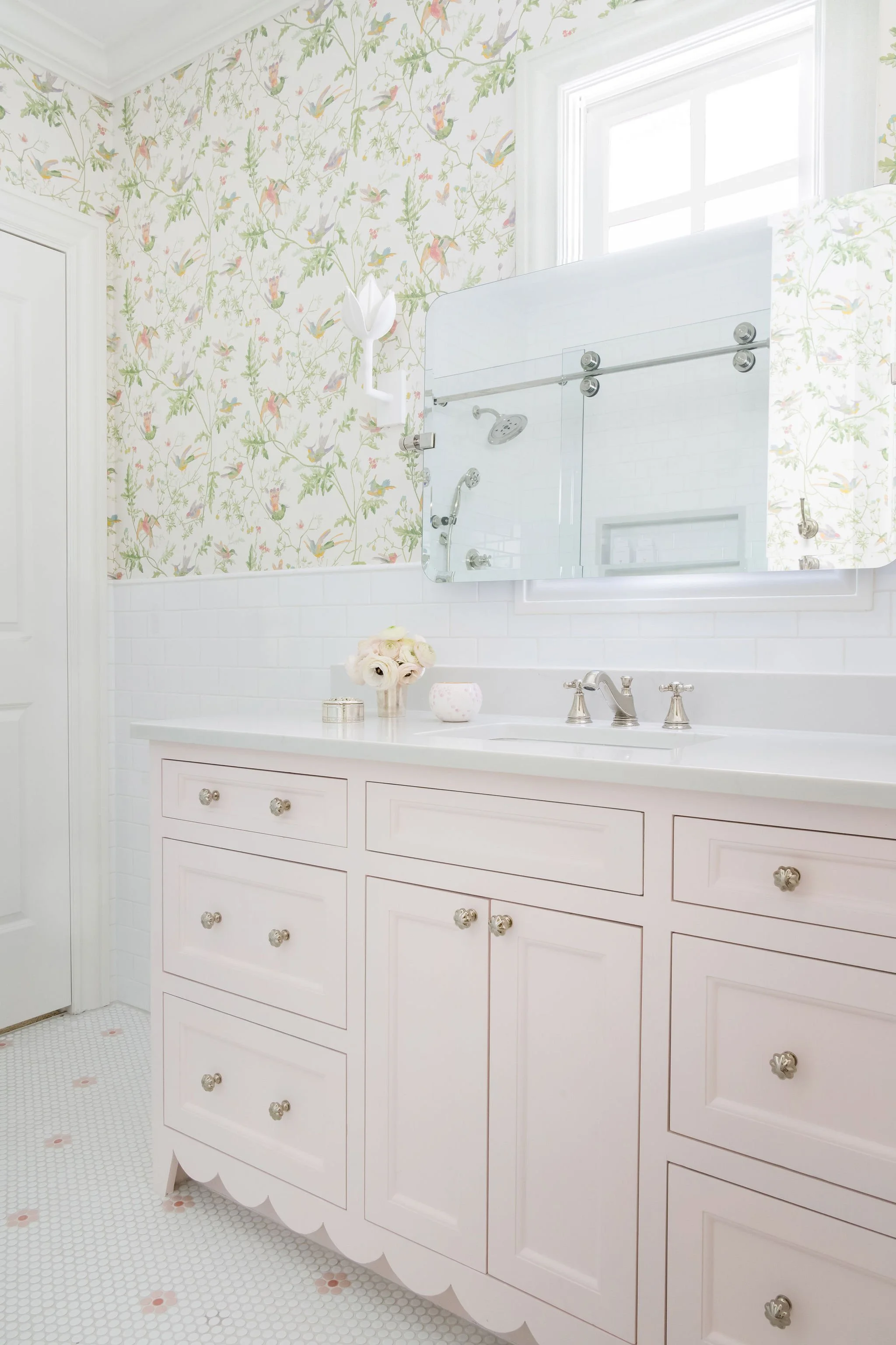 Luxury residential interior design by Kate Figler Interiors in Nashville featuring timeless and layered interiors.