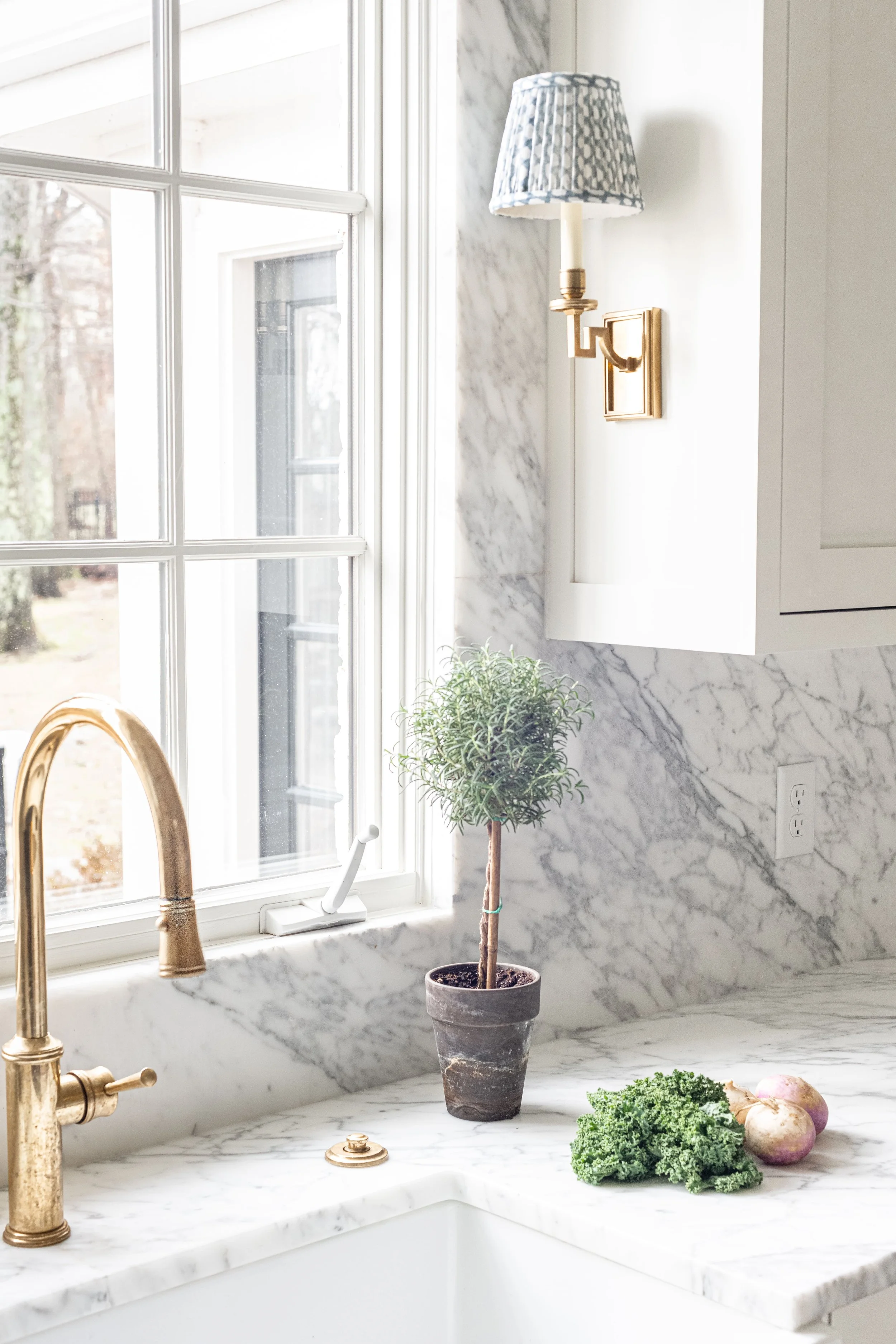 Luxury residential interior design by Kate Figler Interiors in Nashville featuring timeless and layered interiors.