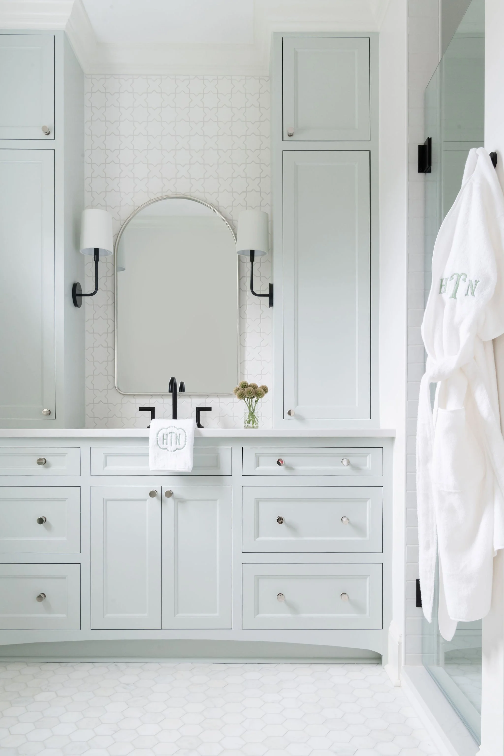 Luxury residential interior design by Kate Figler Interiors in Nashville featuring timeless and layered interiors.