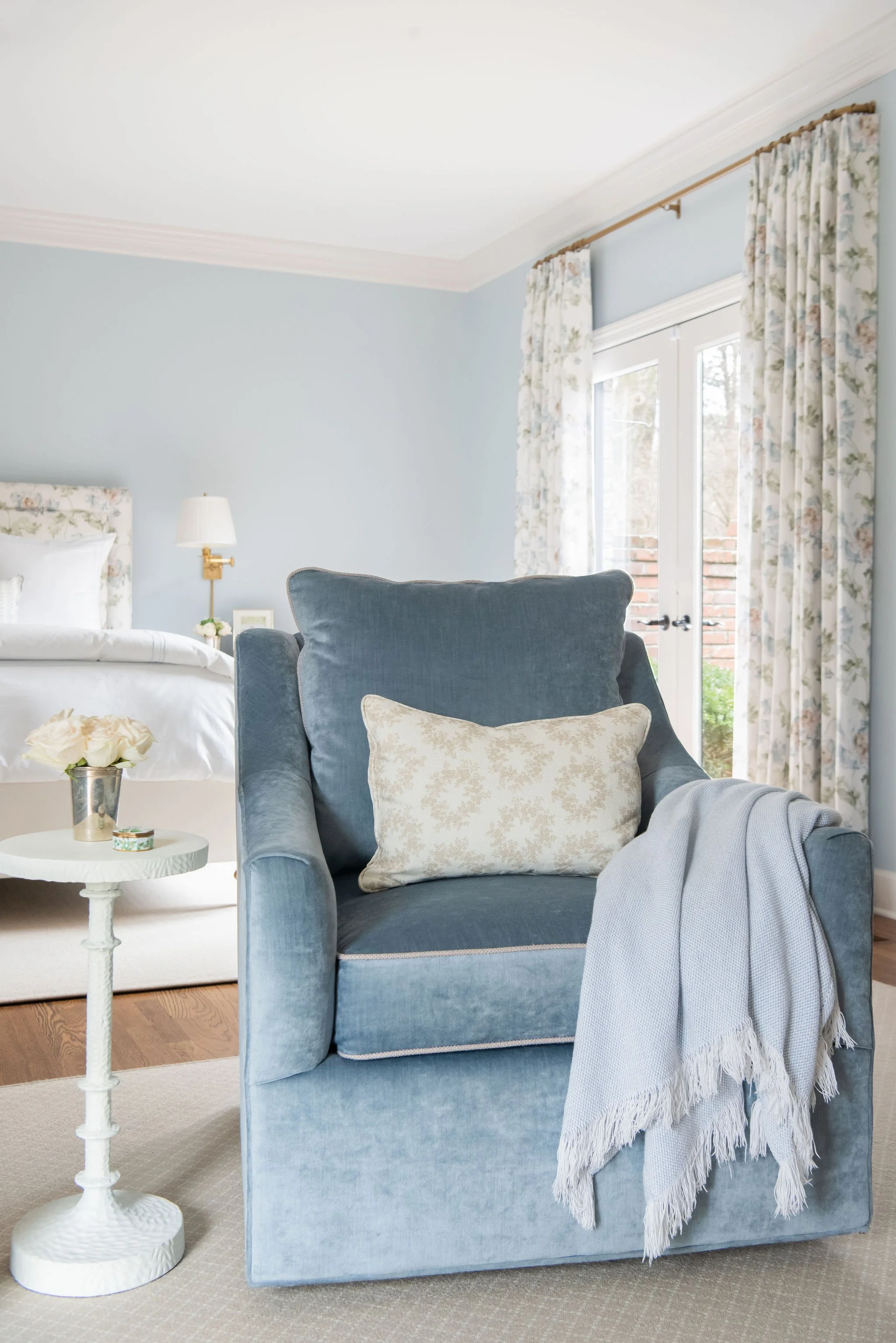 Luxury residential interior design by Kate Figler Interiors in Nashville featuring timeless and layered interiors.