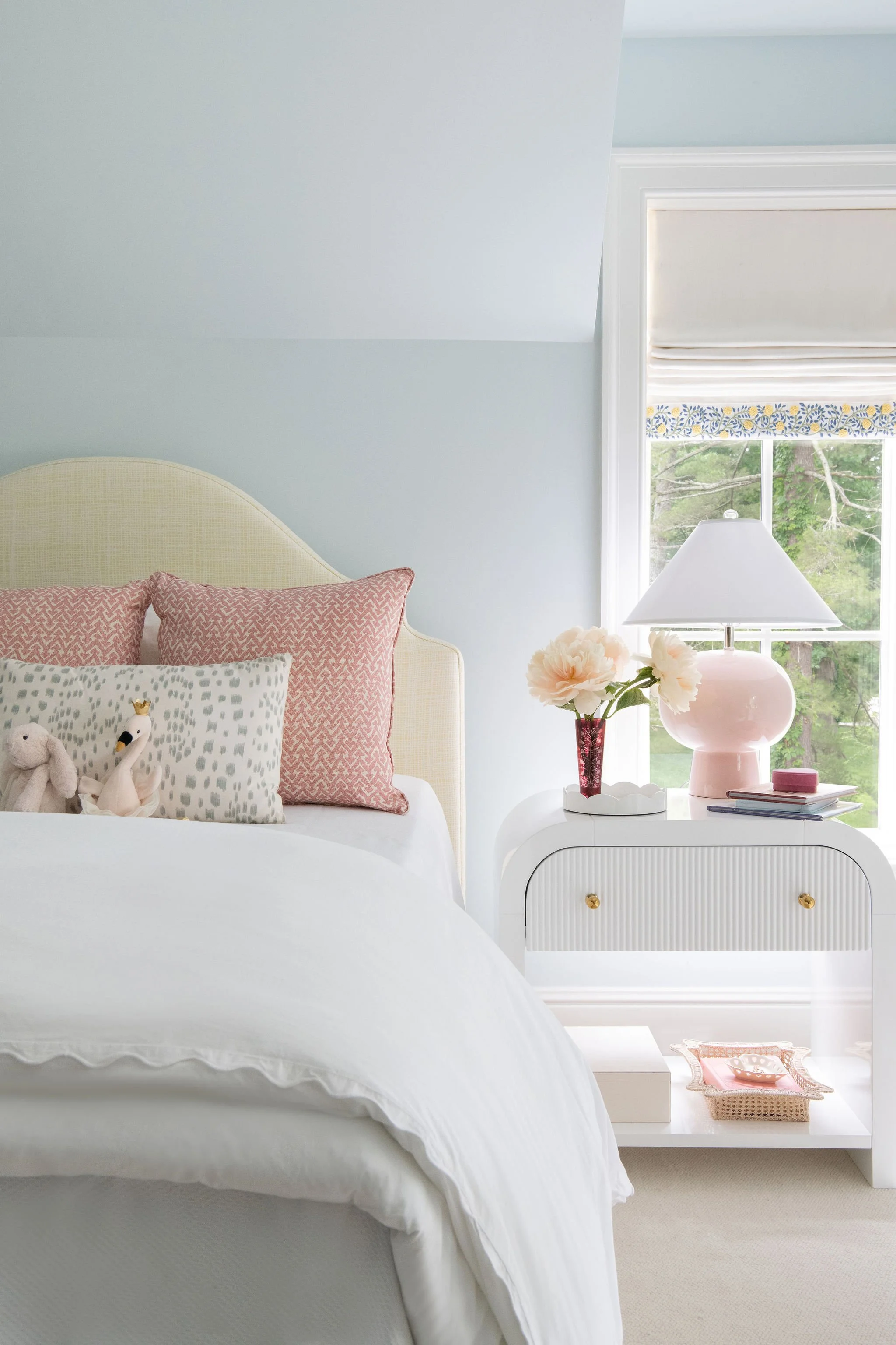 Luxury residential interior design by Kate Figler Interiors in Nashville featuring timeless and layered interiors.
