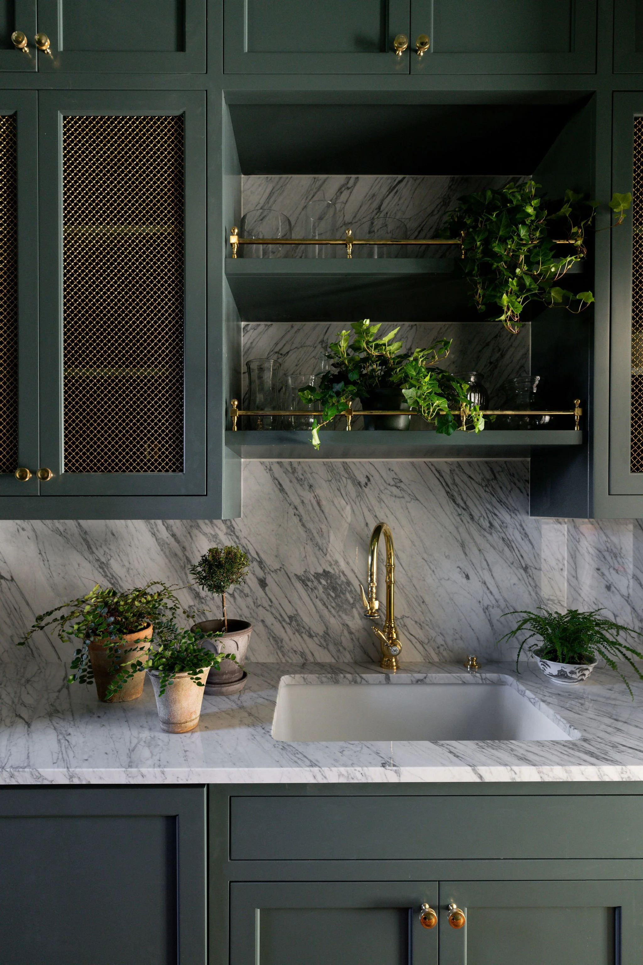 Luxury residential interior design by Kate Figler Interiors in Nashville featuring timeless and layered interiors.