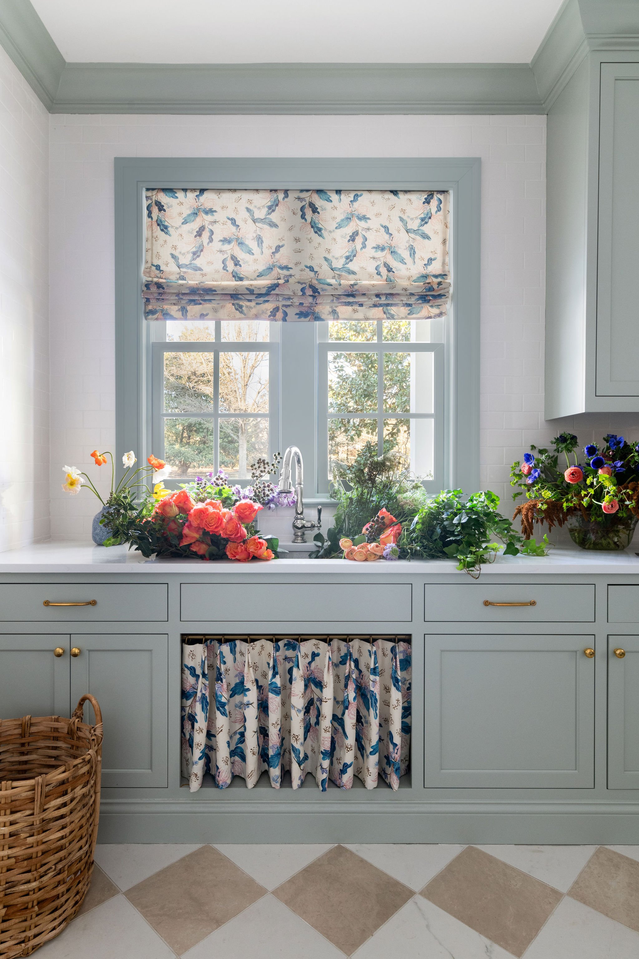 Luxury residential interior design by Kate Figler Interiors in Nashville featuring timeless and layered interiors.
