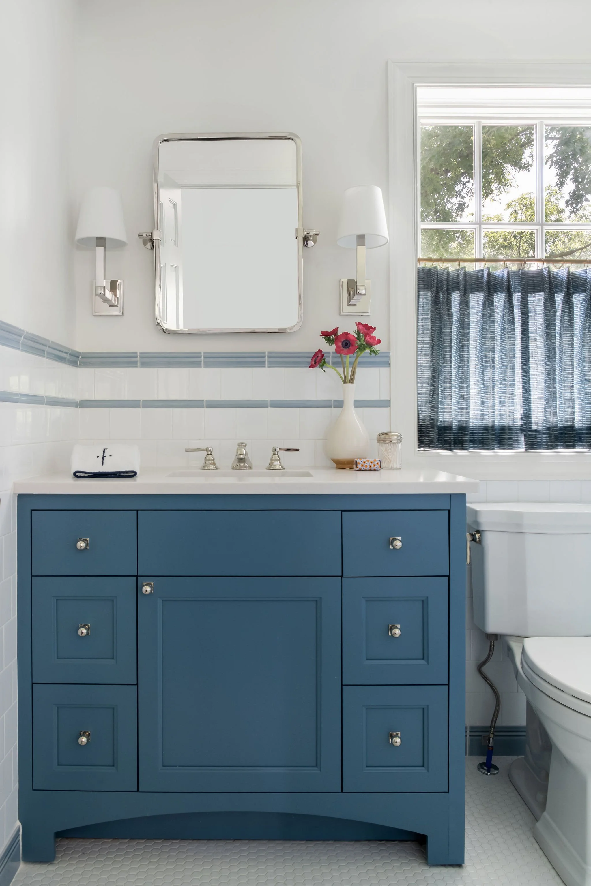 Luxury residential interior design by Kate Figler Interiors in Nashville featuring timeless and layered interiors.