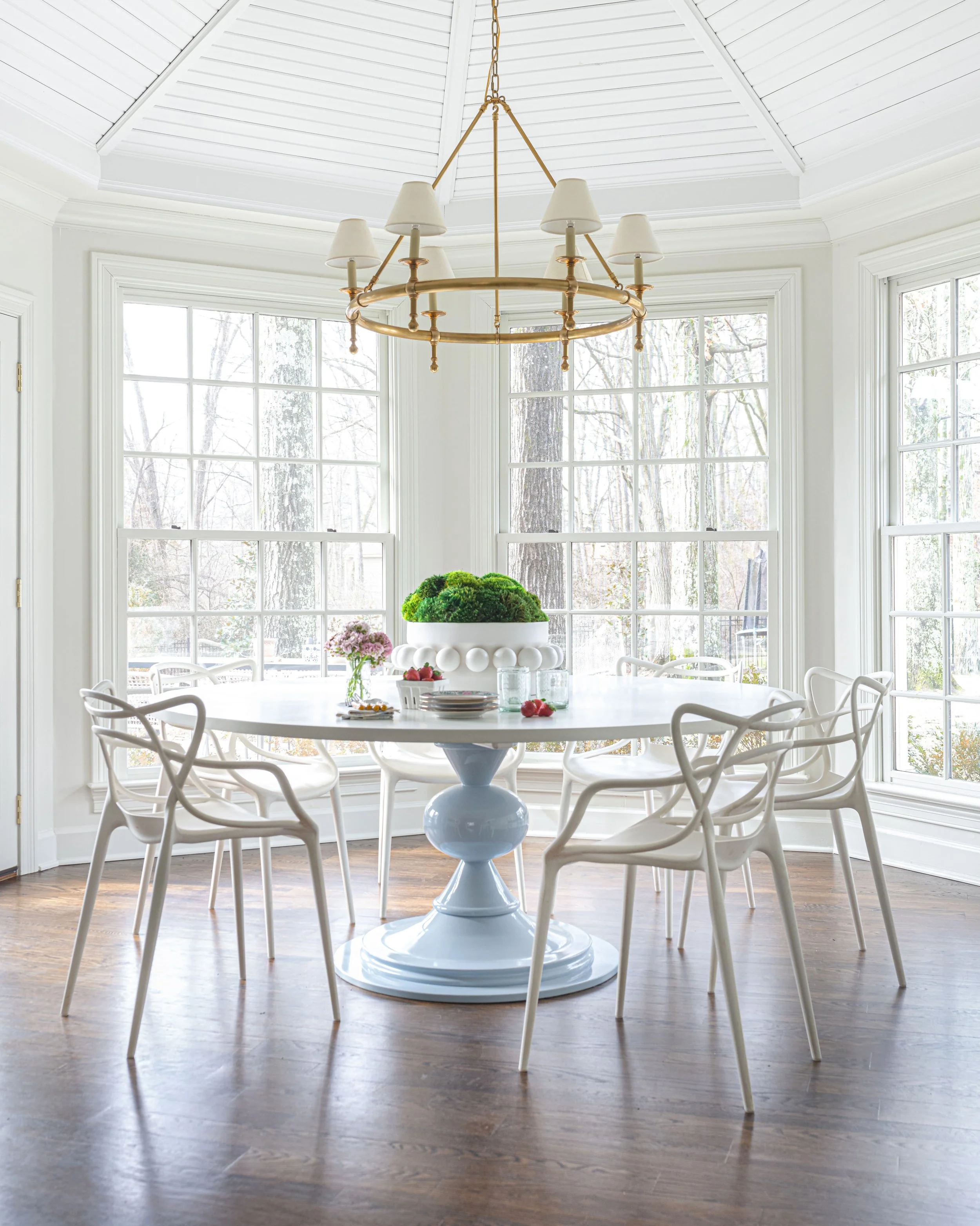 Luxury residential interior design by Kate Figler Interiors in Nashville featuring timeless and layered interiors.