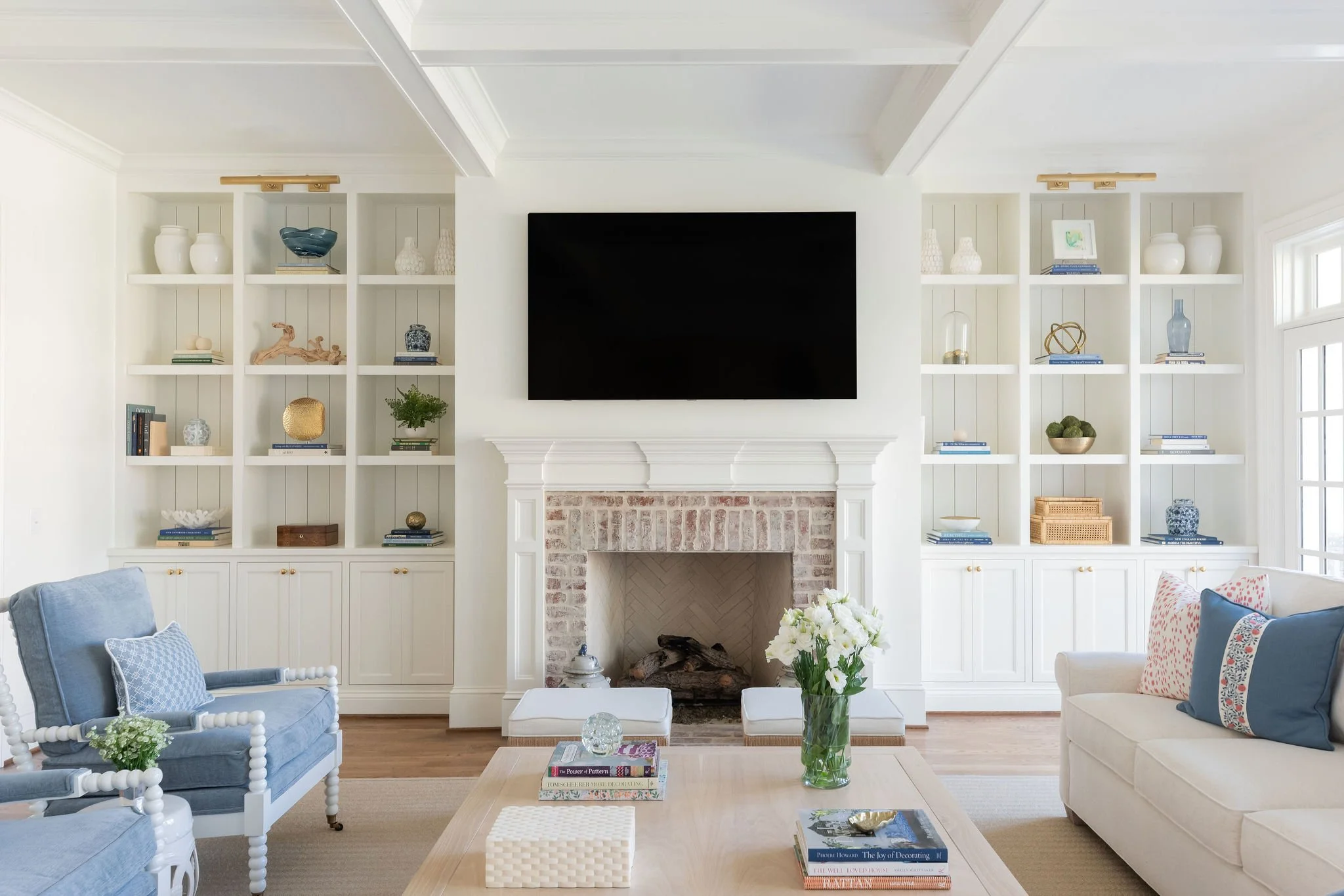 Luxury residential interior design by Kate Figler Interiors in Nashville featuring timeless and layered interiors.