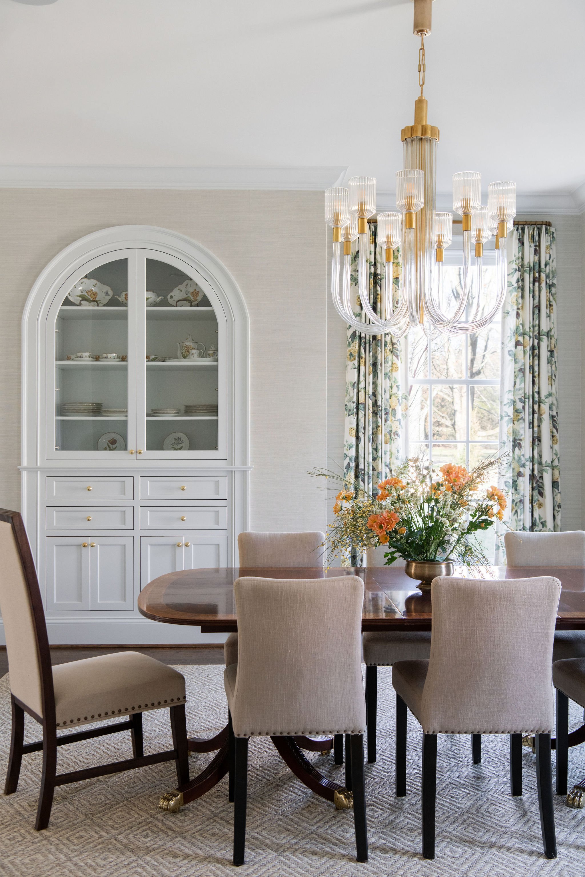 Luxury residential interior design by Kate Figler Interiors in Nashville featuring timeless and layered interiors.